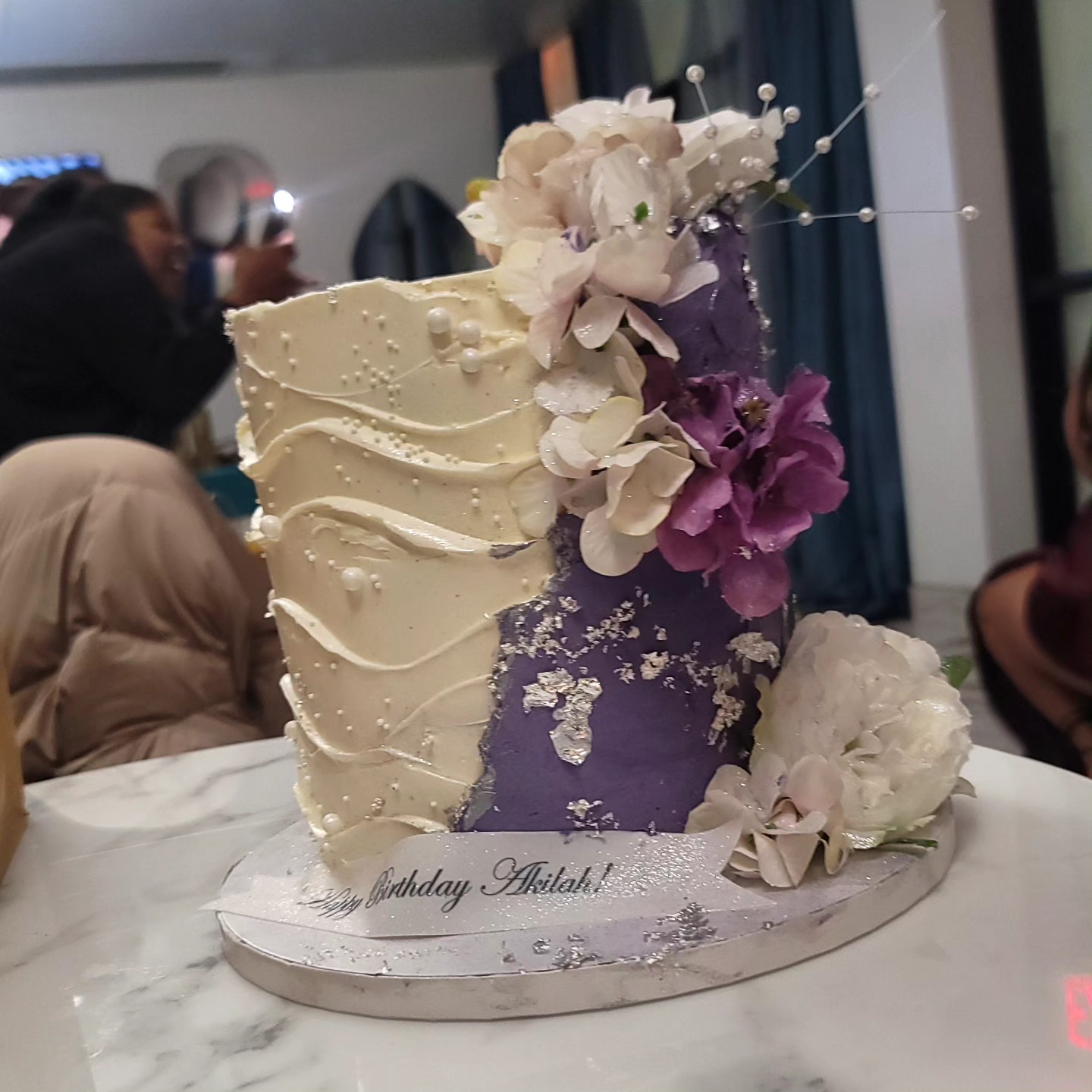 Shout out to the cakes finally making it out of the camera roll!
-🎨-
-😎-
-🎂-
#loungincake #loungin #ediblecreationsforall #createchillcake