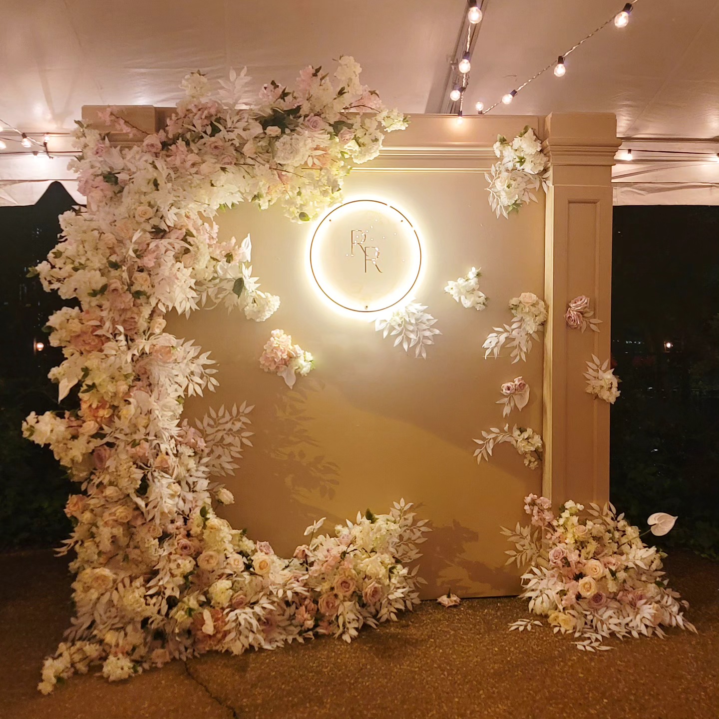 This was one of my favorite builds! Not just because it came out so gorge (shoutout to @weddingsbyepic on the floral install), but mostly because I was able to use the tools and knowledge my dad imparted to me (every strip of moulding hand picked and shot on!!). It's the absolute BEST, when he comes in the shop and I get the nod 🥰 forever grateful.
.
.
.
.
#custombackdrop #weddingbackdrop #photowall #weddingphotoopp #photobooth #weddingphotography #luxuryweddings #handmade #ceremonydecor #receptiondecor #love #weddings