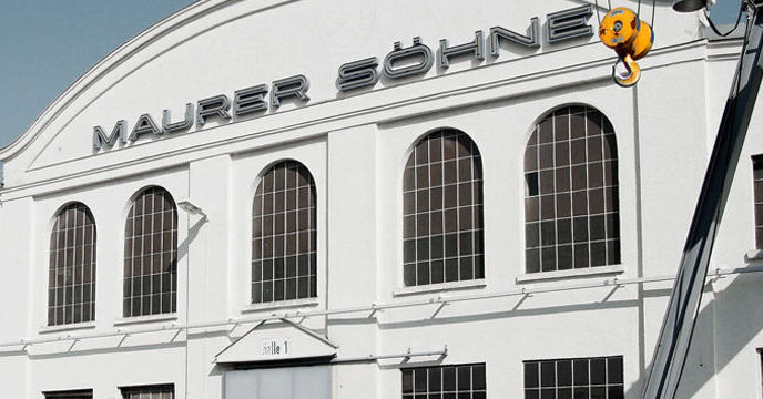 Här har vi företaget som har varit med oss sedan resans början den 1 september 2014.
Utan denna enastående leverantör hade vi inte nått dit vi är idag. Deras produkter, som håller hög kvalitet, finns på många platser runt om i landet.
Alla större broar i Sverige, och även en som sträcker sig till kontinenten, är utrustade med Maurers övergångskonstruktioner.
Maurer är ett företag som inte nöjer sig med att stå stilla i sin utveckling. De utvecklar ständigt nya tekniska lösningar och metoder för att behålla sin position i framkant.
Vi är stolta över att få jobba med Maurer och det är skönt med deras kunskap och stöd i ryggen!