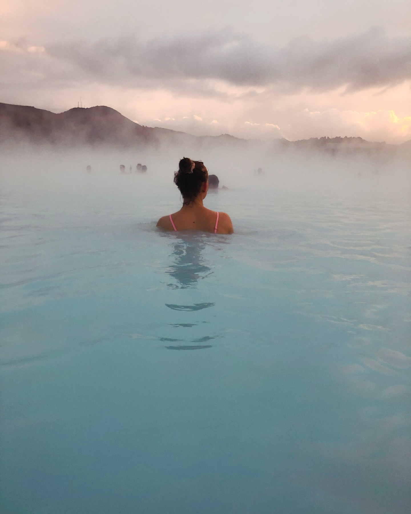 RESPECT YOUR SEASONS 🌸☀️🍁❄️
As the seasons of the year change, you might find your body changes too.
In summer you might find fitness easier - you’re more inclined to be active and move, to get up and go to the gym, to make better food choices. And so that might be reflected in how your body looks.
In the winter that becomes 10x harder. And so there tends to be a natural ebb and flow with motivation/activity throughout the year and how our bodies look and feel.
We also have longer seasons/chapters - periods in life where training can’t be the priority. You might be presented with circumstances which require you to take a step back which will no doubt cause some resistance.
But the biggest resistance comes not from the circumstances themselves, but from how we react - from us refusing to accept the cards we are dealt.
You can’t grow in every season. Things need to die and be reborn. As long as you’re consistent with who you are and your morals and values and what you bring to the world - changes and fluctuations in your physical appearance and abilities should mean fuck all. You are so much more than your body.
Respect what you could do in your previous seasons. Admire past you. Trust that it will come for you again when the time is right. But we are where we are - accept the season you are in and play the cards you are dealt 💛