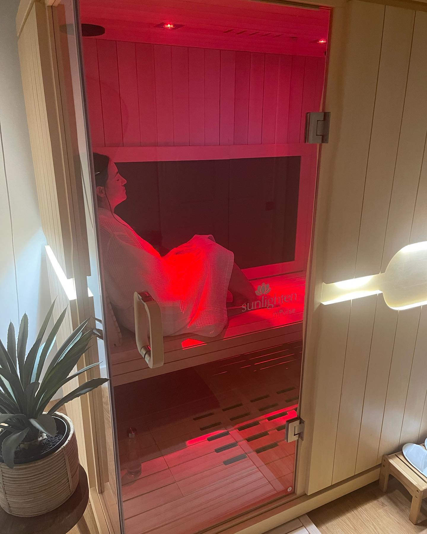 🌿✨ #SelfCareSunday is all about finding ways to de-stress and relax, and one of my absolute favorite methods is using an infrared sauna! 🧖♀️ The heat targets deep into my muscles, helping to ease tension and relieve stress after a long week. 🌡️💆♀️ It's like a mini escape to a serene oasis! 😌💫
If you're looking for other ways to unwind, I highly recommend trying #meditation 🧘♀️ or #yoga 🤸♀️, which can both have incredible benefits for the mind and body. Don't forget to indulge in some #selfcare 💕 and treat yourself to a soothing cup of #herbaltea ☕️. Remember, prioritizing your well-being is essential! 🌸✨ #WellnessJourney #RelaxationGoals #StressRelief @sunlightensaunas