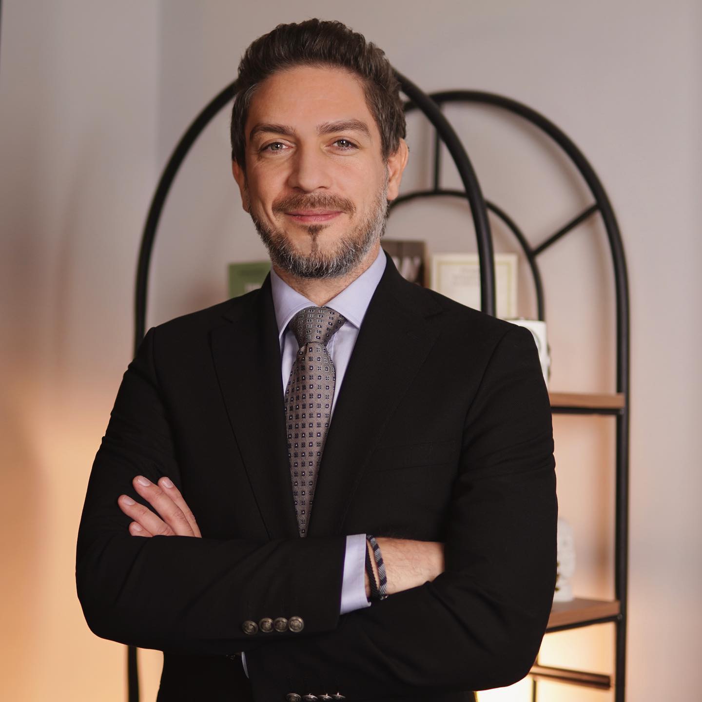 Khan Academy TR, 10 yıl oldu… Kar amacı gütmeden 320 milyonun üzerinde ders verdi, 24,8 milyon insanın eğitimine ücretsiz katkı sağladı ve umuyoruz ki geleceğine dokundu.
STFA Eğitim Vakfı olarak, bir kişinin sosyal fayda idealleriyle başlayarak günümüzde 52 dilde 135 milyon öğrenene eğitim içeriği sunan Khan Academy’nin 2012 yılında anadili İngilizce’den sonra ikinci dilinin Türkçe olmasının, bizden sonra gelen 50 dil ve ülke ekibine öncü ve destek olmanın ve bugün 10 binden fazla Türkçe ders videosu ile hem Khan Academy’nin İngilizce’den sonra en büyük eğitim içeriği kütüphanesini, hem de dünyanın sayılı dijital eğitim içeriği kaynaklarından birini Türkçe olarak sunmanın gururunu yaşıyoruz.
#EğitimdeFırsatEşitliği için herkese açık, her zaman ücretsiz ve reklamsız.
Tabii ki harika bir ekibin emekleri ve yüzlerce gönüllümüzün katkılarıyla… #Teşekkürler
Herkese, her yerde, dünya standartlarında, bedelsiz eğitim. #KhanAcademy #KhanAcademyTürkçe
Tek bir şeyi bilmelisin: #HerŞeyiÖğrenebilirsin
🔗tr.khanacademy.org
🔗khanacademy.org.tr
#dünyaokulu #dunyaokulu #STFA #eğitimdedijitaldönüşüm #khanacademyturkce #khanakademi #khanacademytr #eğitim #egitim #egt #eğitimteknolojileri #edtech #khan #salkhan #onlineeğitim #onlineegitim #stk #sosyalgirişim #siviltoplum #nonprofit #education #onlinelearning #localization #herseyiogrenebilirsin