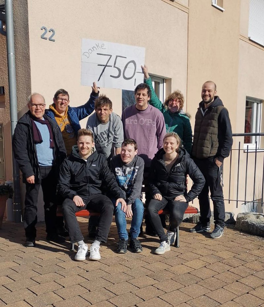 Gute Nachrichten für Zwischendurch 💛
Mit unserer nächsten Spende, in Höhe von 750€, unterstützen wird unsere Freunde vom Haus Bahnhofstraße in Bretzfeld. Es ist wirklich geil direkt vor der Haustüre etwas Gutes zu tun und bei den nicht so finanzstarken Bewohnern ist die Spende gut aufgehoben.
Die Spendensumme kam durch den Erlös der Weihnachtskartenaktion 2021 zu Stande. Danke auch hier nochmal an jeden einzelnen von euch der seine Lieben mit einer Karte zu Weihnachten überrascht hat. 🙏🏻
Passt auf euch auf & stay tuned!
mensch-united e.V.
#menschunited #spende #inklusion #support