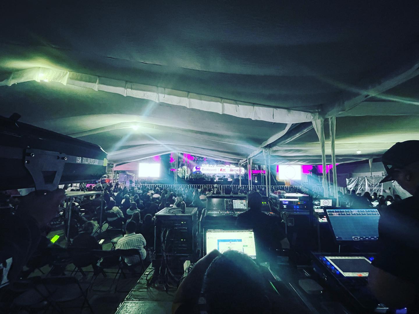 Los mejores equipos de audio e iluminación, nada mejor que disfrutar con los mejores