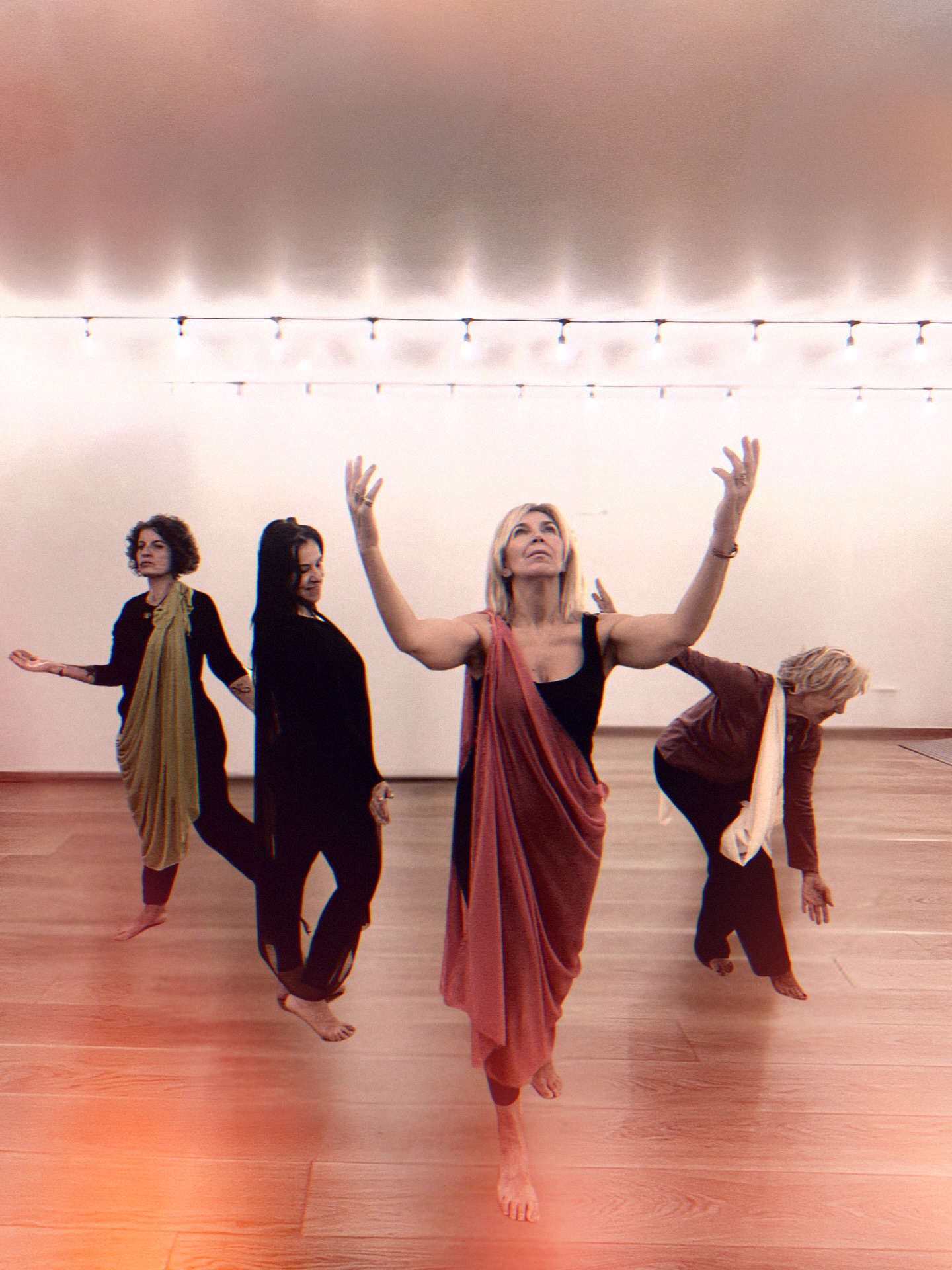 In Chorosophy, we study movement by pausing it.
Bodies in tableaux, lines and energy frozen in motion.
#chorosophy #ancientgreekdance #danceclasses