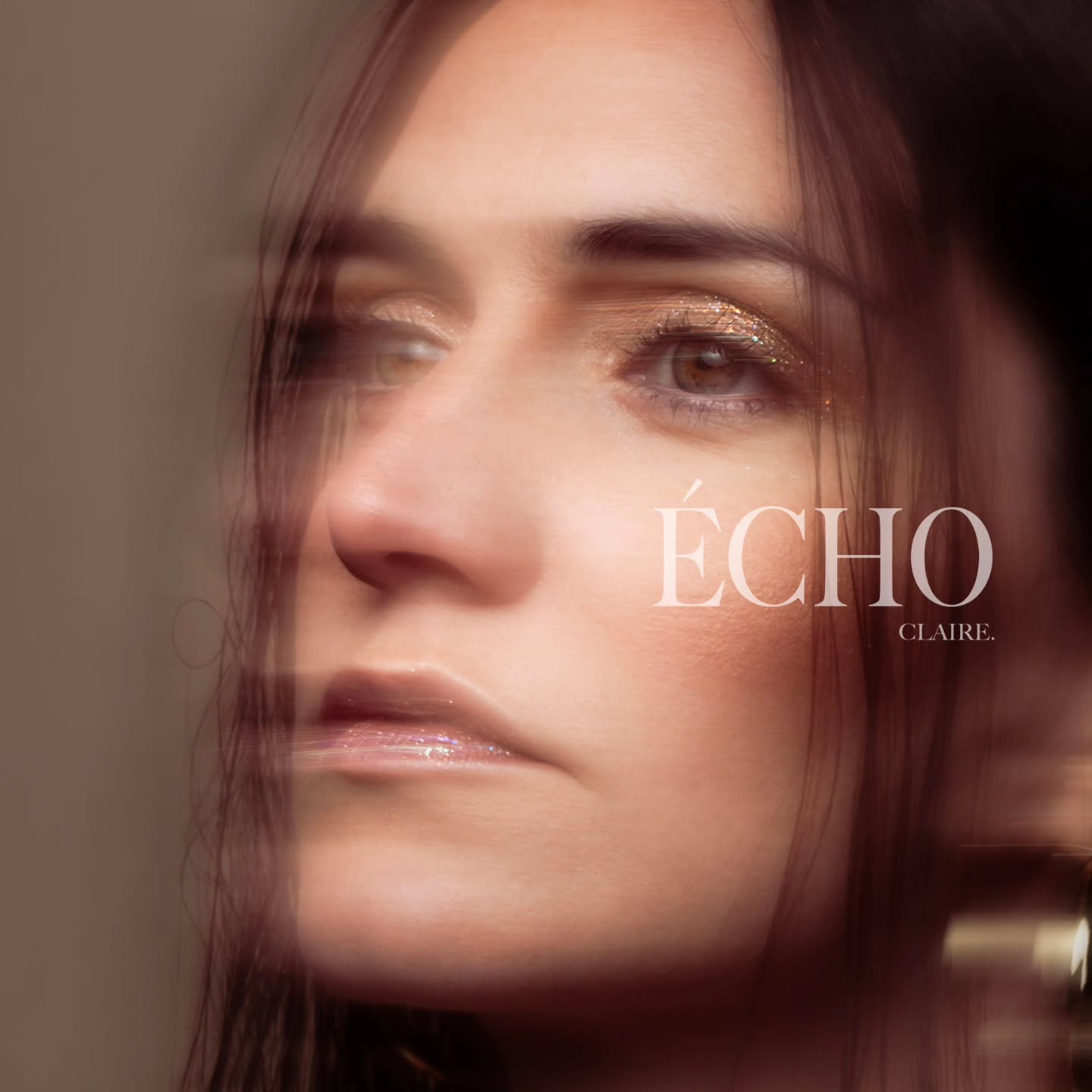 Ça y est ! Mon nouveau single est sorti !! 💃🏻
Et, SURPRISE, c'est le single éponyme de mon premier EP, qui sortira le 27 Février ✨
Trop fière de vous présenter ce premier single pour vous faire patienter en attendant les 3 autres !
Merci à ma team 💪🏻
@bakarofficiel & @clem.mgmt
Prod : @da_prods
Rec, mix, master : @woozy_sensei
Texte, voix : @claire.songz
Cover de l'EP : @delaplacedavid
Hair : @mergefamily
Makeup : Me 💁🏻♀️