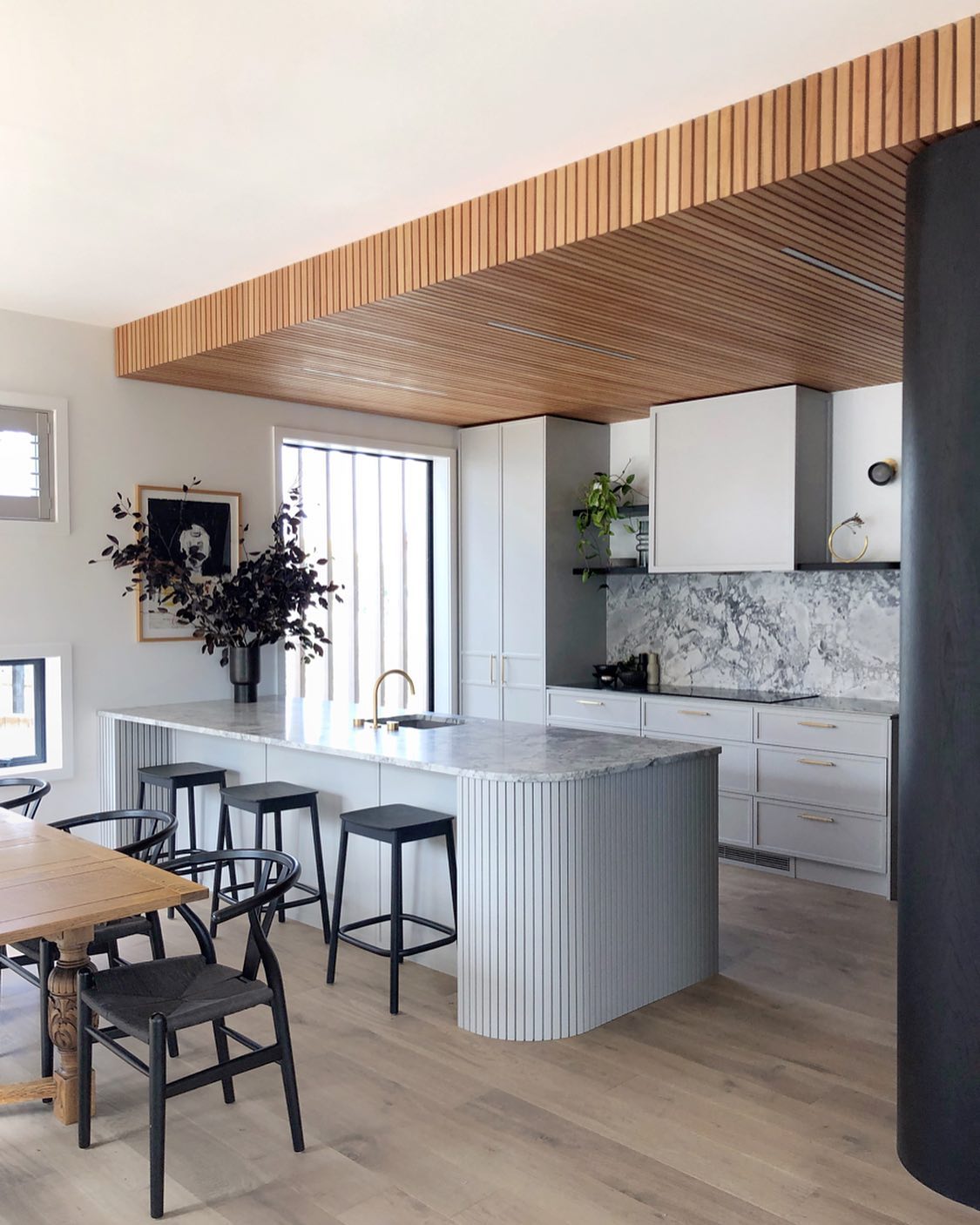 Side angle capture of my tidy kitchen. Not taken this morning I might add, it’s not looking quite like this currently…
Happy Sunday everyone ✌🏻