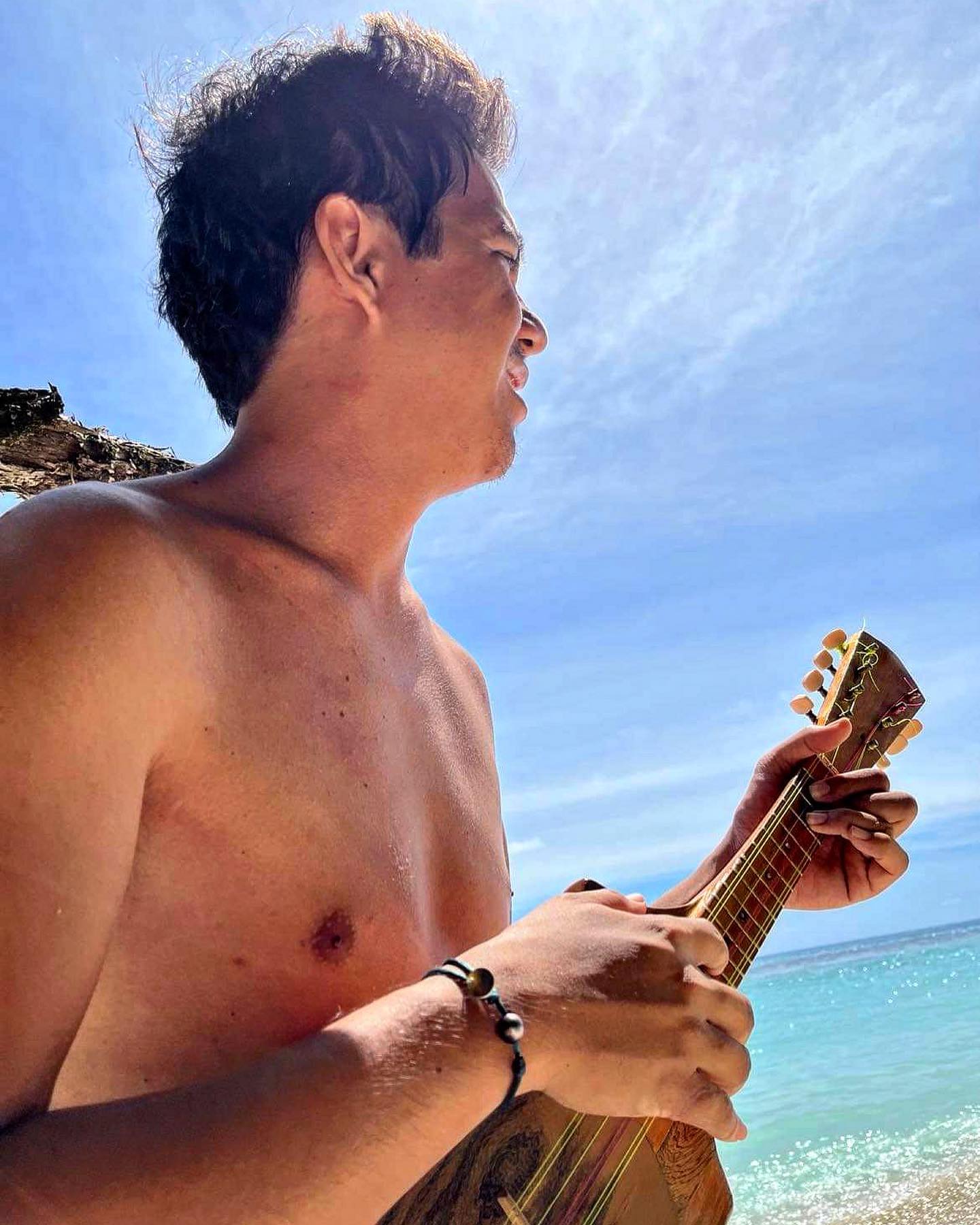 Tropical vibes speak louder than words 🏝