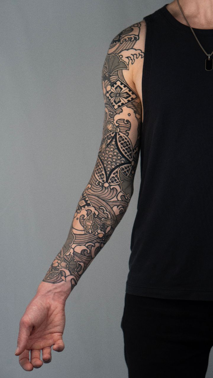 Inner details on this healed Japanese kimono patterns tattoo sleeve
Done at @futureink.co Oakland California bay area
Music by @synergeticsuniversity The living library - synergetics
.
.
.
.
.
#japanesetattoo #japanesepatterns #bayareatattoo #californiatattoo #oaklandtattoos