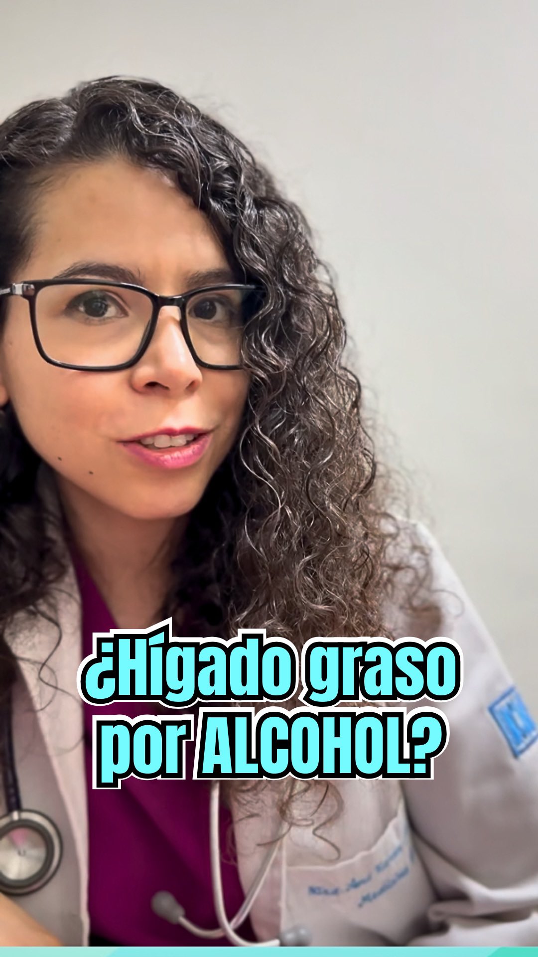 El alcohol puede ser un factor causante de #HigadoGraso, incluso cuando se consume en pequeñas cantidades.
Cuando se combina con una alimentación poco equilibrada y exceso de peso, puede favorecer la acumulación de grasa en el hígado y afectar su función con el tiempo.
Reducir el consumo, moverte con regularidad y elegir mejor lo que comes son pasos simples que pueden marcar una gran diferencia en la salud de tu hígado y en tu bienestar general.
#Salud #Prevención #MedicinaInterna #tips