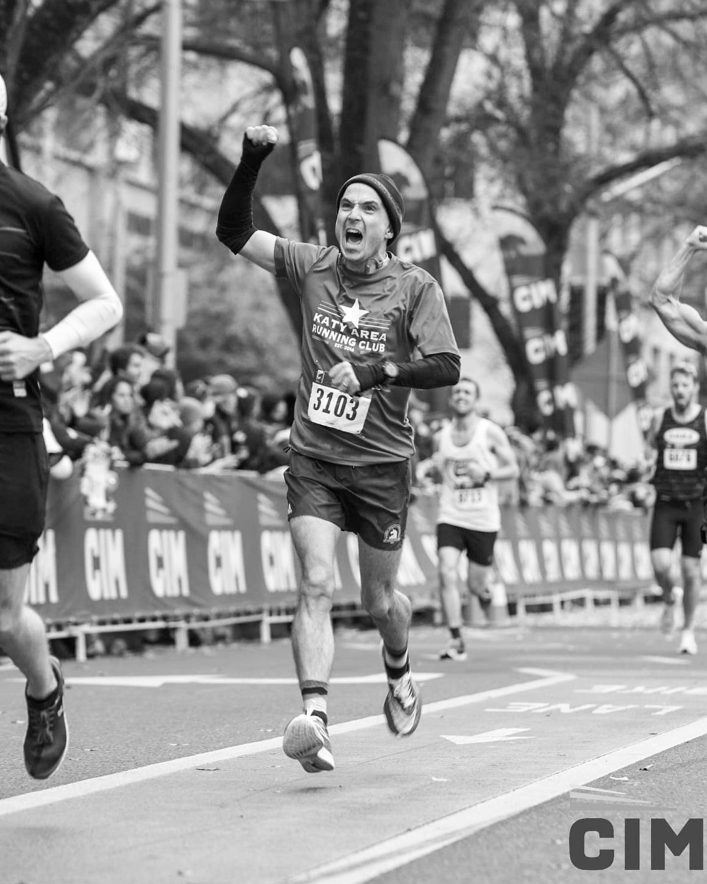 What a weekend in California for our CIM team. Similar to the demands of Boston, Coach Cal and Coach Neil had to be creative with our workouts to have the flatlanders ready for the hills. These training plans are some of the most enjoyable to write as a coach. The hard work is still done by the athletes, managing life along the way and there was certainly no shortage of travel, illness, work, stress, and more that kept the plans adapting along the way. It all paid off with some big personal best times, Boston Qualifiers, and goals realized. Only one major marathon left for 2021 and after that we look forward to sharing more result from the Fall and some really interesting learnings. We have a huge team prepping for Houston marathon followed by Boston as our two biggest events early next year but planning has already begun for Chicago and beyond.
Hardloop CIM Results:
McKale 2:35
Russ 2:59
Brian 2:59
Lacie 3:27
Doris 3:29
Angela 3:46
#MarathonTraining #Marathon #CIM @runcim262 📸 @fordruss