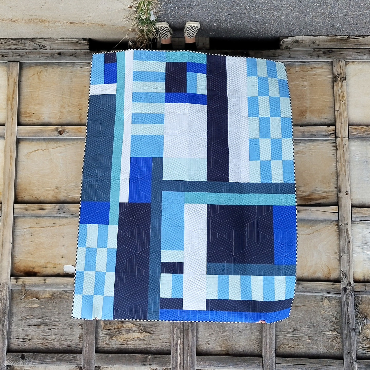 The quilt was upside down, so I fixed the issue.
#quiltylove #quilt #quiltersofinstagram #quilting #improvquilting #modernquilter