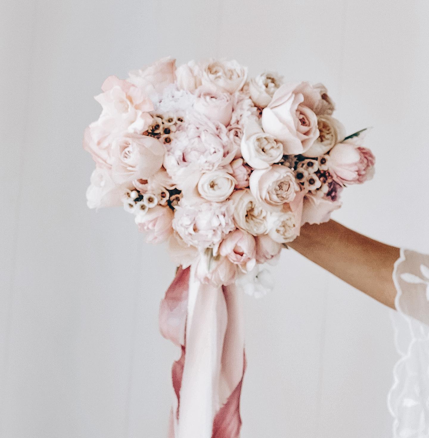 Pretty pinks 💓 #sydneyweddingflorist #bridalbouquet #northernbeacheswedding