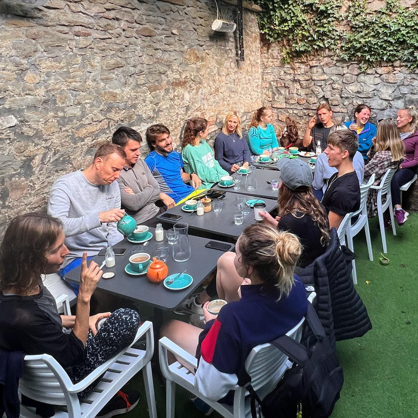 M O R N I N G R U N • Starting the day with a 7am @cliftonrunningclub run & chats followed by a morning coffee with the rest of the @cliftonyogaclub & @bristol.hiit.fitness crew at the tasty Burra 💛 There is no better way to kickstart the day than with these uber-legends 🥰☕️🙌 #WinningTogether
•
•
•
•
•
•
•
•
•
•
•
•
•
•
•
•
•
•
•
•
•
#morningrun #run #squadgoals #teamcrc #running #runners #dreamteam #saturdayrun #sunshine #feelgood #bristolrunning #feelingfit #fitness #run #bristolrunning #crc #bringonsummer #runbristol #bristolrunners #runningbristol #letsgo #blueskies #getfit #feelgood #outdoorfitness #cliftondowns #cliftondown #cliftonbristol #cliftonrunning #cliftonrunningclub #socialfitnessbristol