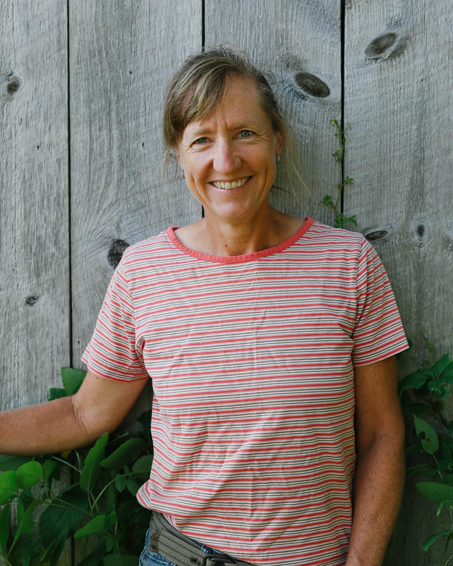 âď¸Winter Growers Podcast episode drop!âď¸ My next guest is Elizabeth Keen at Indian Line Farm @indian.line.farm in South Egremont, MA.
Farming for 27 years, Elizabeth began her farm with her husband on land that was the birthplace of the CSA model popularized by Robyn Van En in 1986. Stewarding this important property, Elizabeth started her CSA with 12 member shares in 1997, which has since grown to 250 members, all from 5 acres of production. The farm is Certified Naturally Grown and Elizabeth is an active member of CRAFT, the Collaborative Regional Alliance for Farmer Training, a training program for future farmers. The farm has 3 high tunnels, which remain unheated in winter, and produce chard, kale, spinach, lettuce, scallions, radicchio, and cilantro as fresh winter crops. The farm is financially stable and viable with Elizabeth as the full time grower since 2003 and deriving her primary income from the farm. Not only is Elizabeth a seasoned farmer with a successful CSA model, she is a farmer who prioritizes community, family, self-care, and a healthy work/life balance. We wrap up our conversation with the Lightning Round questions including, âWhat do you feel is your gift to give on behalf of people and the land?â
Listen to our conversation wherever you get your podcasts (link in bio). As always, a big thank you to Farmer Jesse, Farmer Jackson and the crew @notillgrowers, and the showâs sponsors @johnnys_seeds, @rimolgreenhouse and @bcs_america for making this podcast possible.
Tune in each Monday this summer for a new episode. Next week we head out West to a really cool farm in Montana.
#wintergrowerspodcast #wintergrowers #notillmarketgardenpodcast #winterfarming #moveablehightunnel #fourseasonfarming