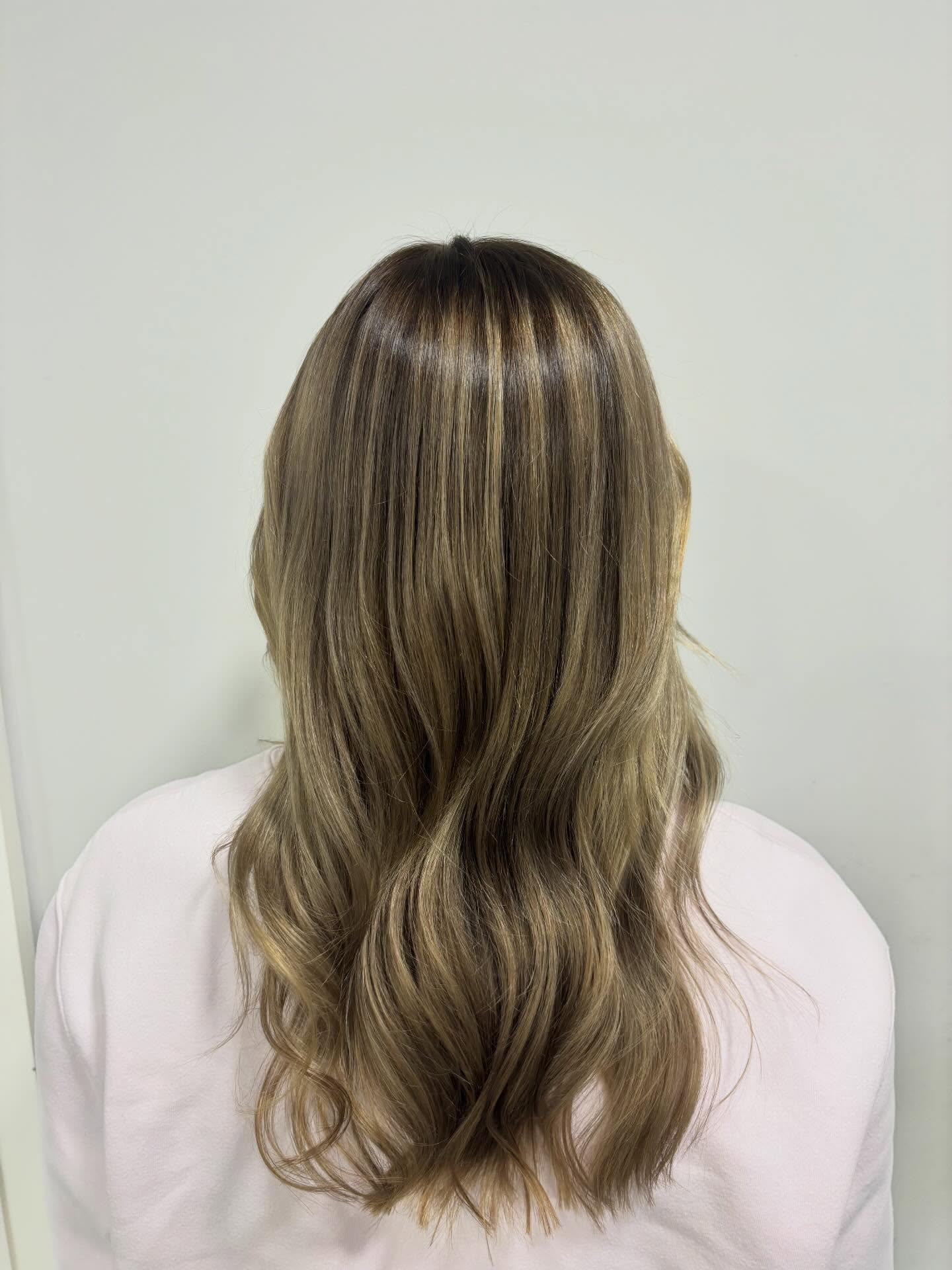 Swipe to see the before 👉🏻
✨ Blonde refresh ✨
Softened the blonde, went slightly darker, and added dimension for a more natural, lived-in finish. Seamless root blend, balanced tones, and healthy shine.
This look was created by Nikki
Call 01322292999 or Dm to get booked in