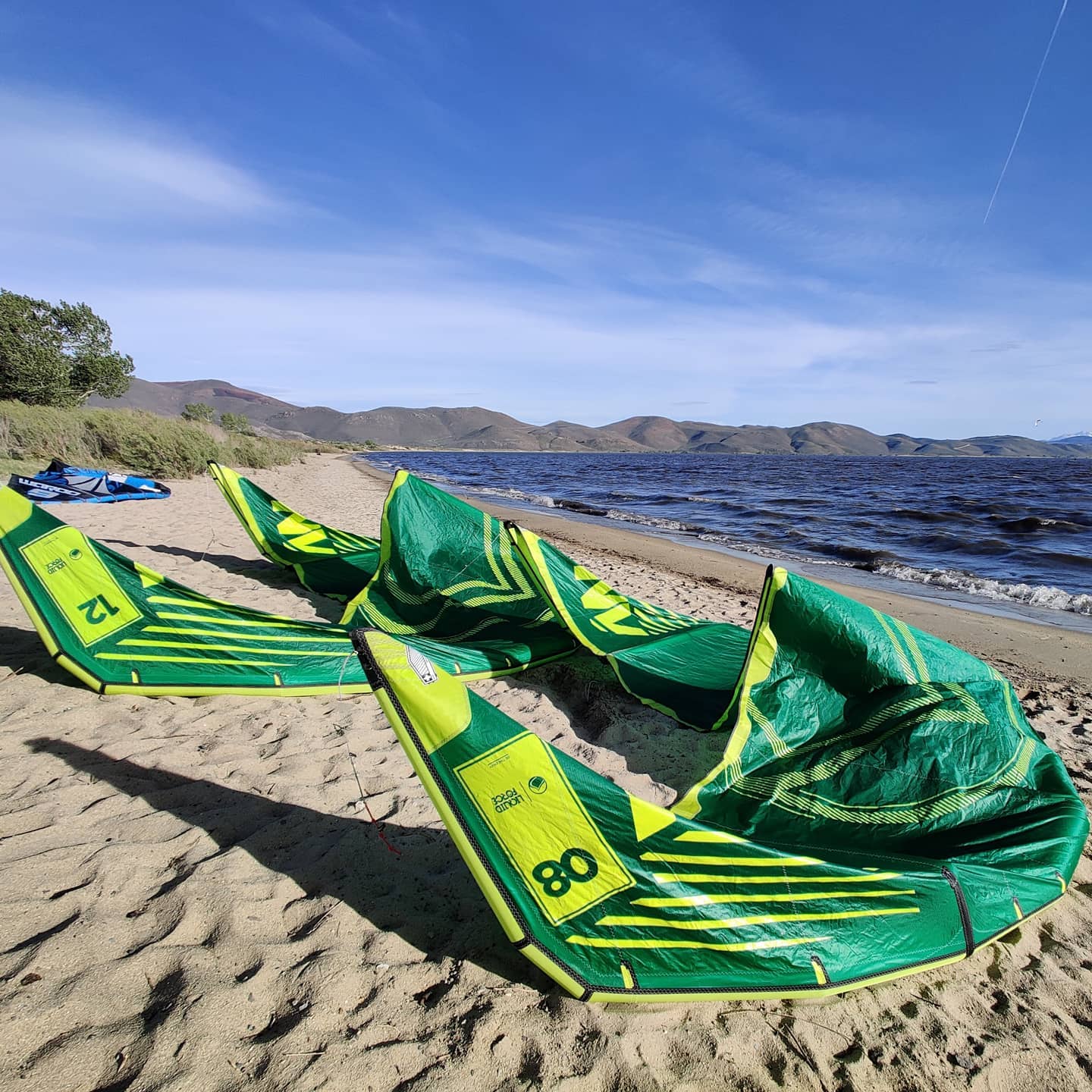 #liquidforcekites @tahoe_kites school #washoe #lake teaching all around #kiting at a distance. #NV #missioncontrolbar