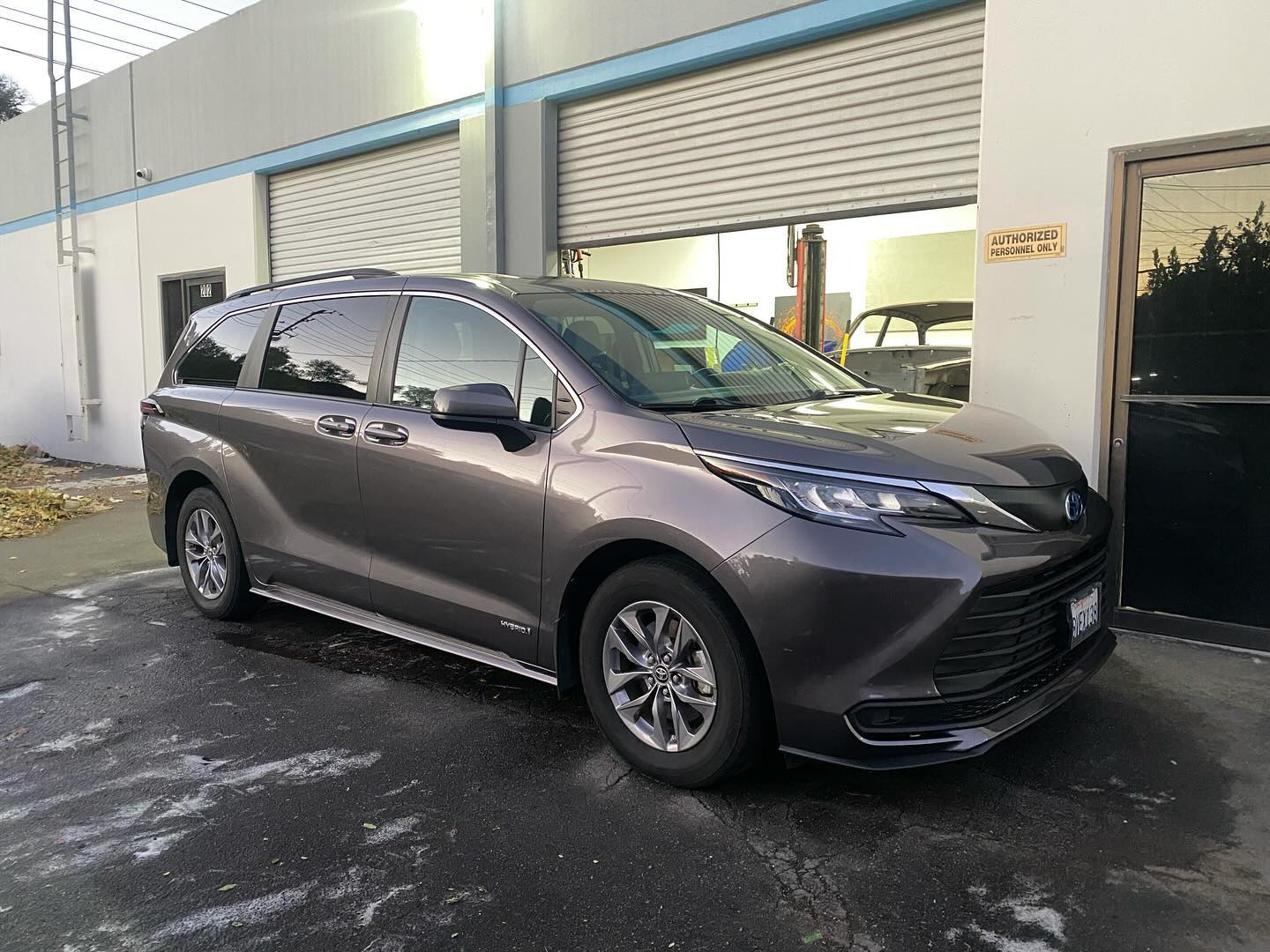 Occasionally we work on Toyota Siennas .
#mulhollandmotorsports #autobodyandpaint #newburypark