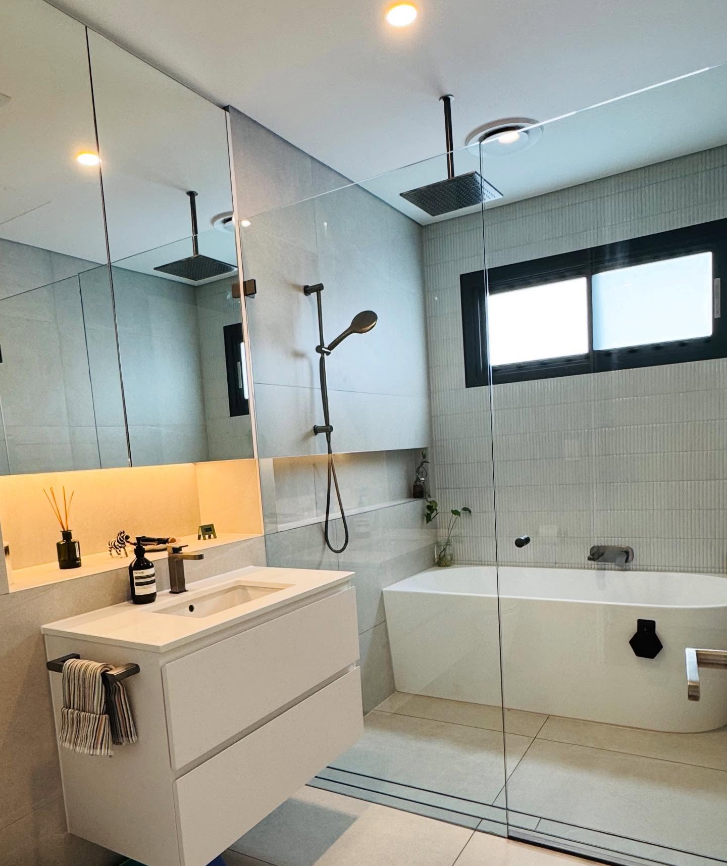 Bathroom cleaning
Contact us 📞405250580 / 426 117 399