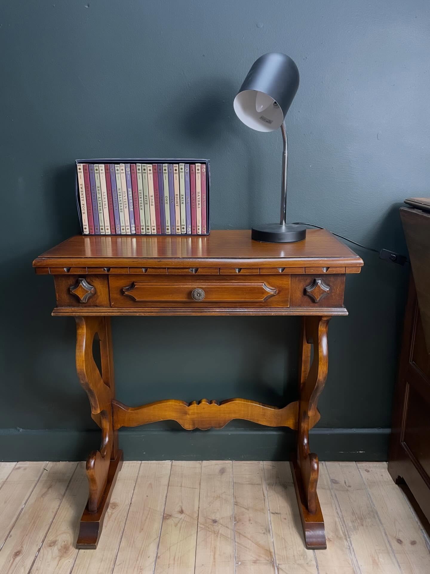 -SOLD-
Have you got a corner that just needs a little extra something? Maybe you need this lovely little lamp/side table made from walnut with gorgeous detail, shaped legs and handy drawer. It measures W61cm D30cm H67cm £40
Have a great week!