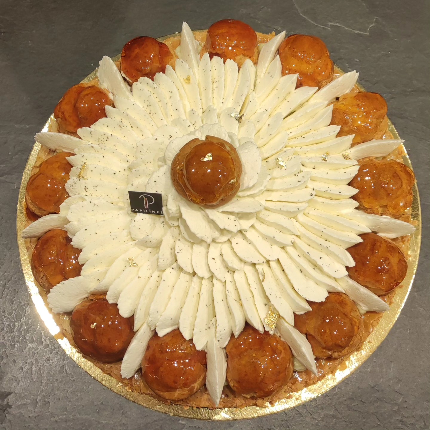 Le St Honoré, certainement un de mes desserts préférés 😍.
#choux #vanille #sainthonore #patefeuilletee #caramel #croustillant #chantilly #creme #birthday #joyeuxanniversaire #Tarn #evénementiel #gateauanniversaire #cordessurciel #food #patisserie #pastrylove