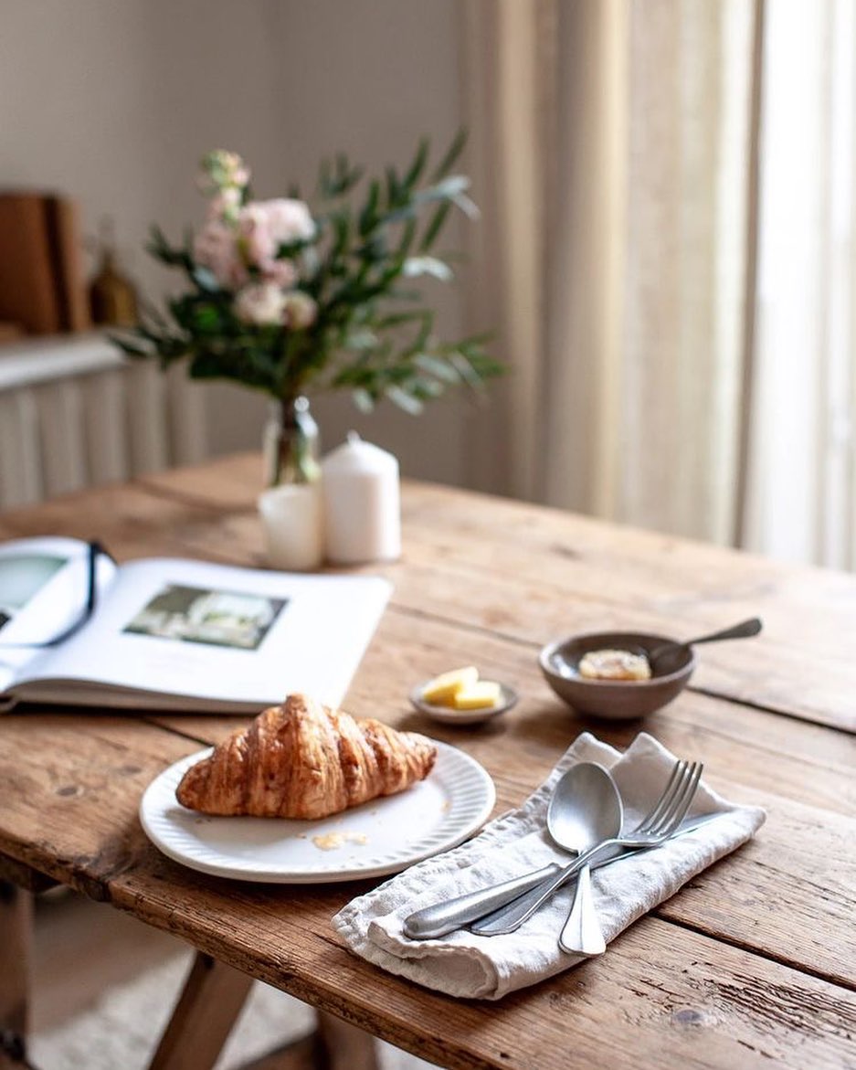 Weekend vibes 🥐🌸☕️