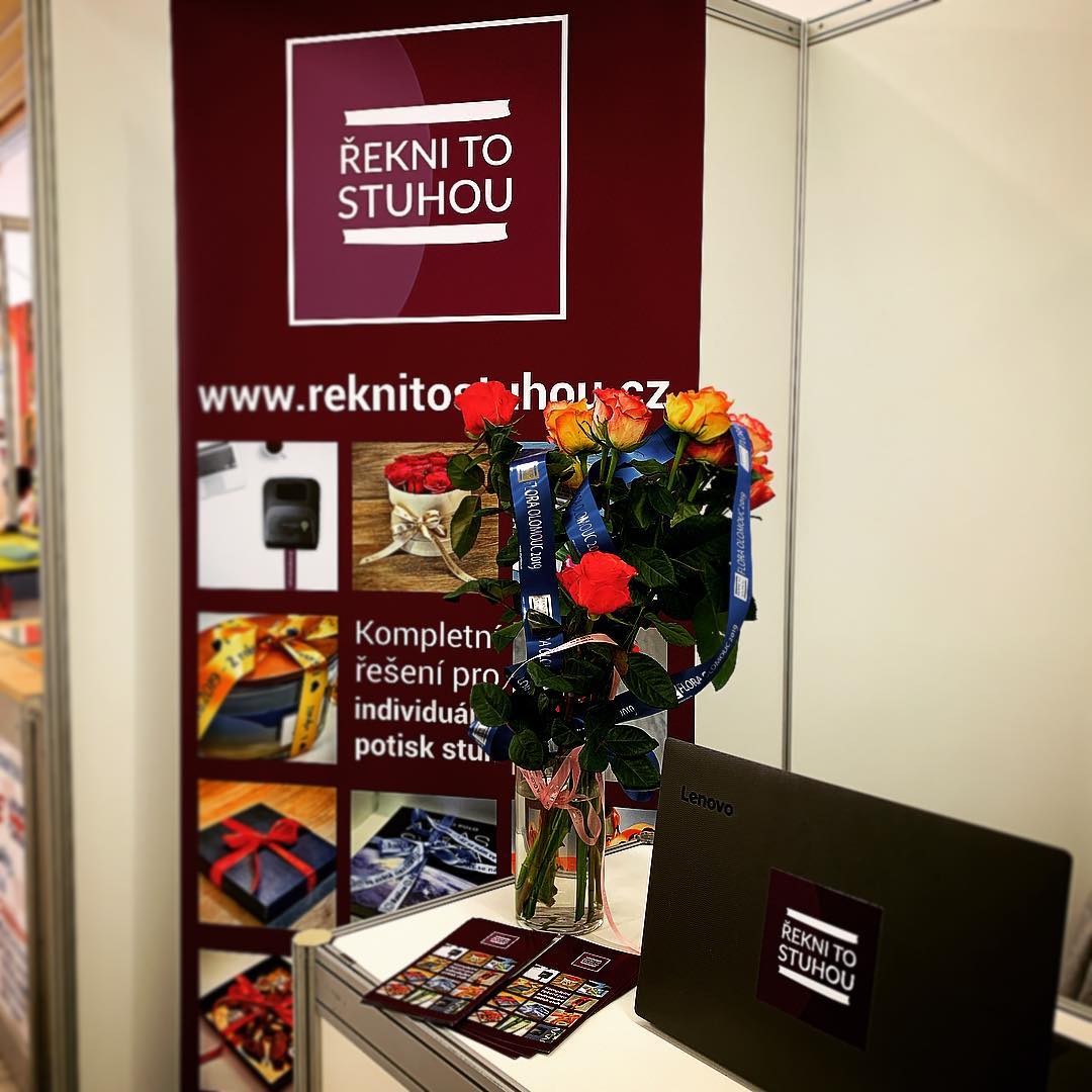 Přijďte se inspirovat na veletrh Flora Olomouc. Těšíme se na Vás.🎗🌷🎁 #floraolomouc2019 #veletrh #reknitostuhou #stuhy #ruze #potisk #kvetiny #darky #inspirace #olomouc
