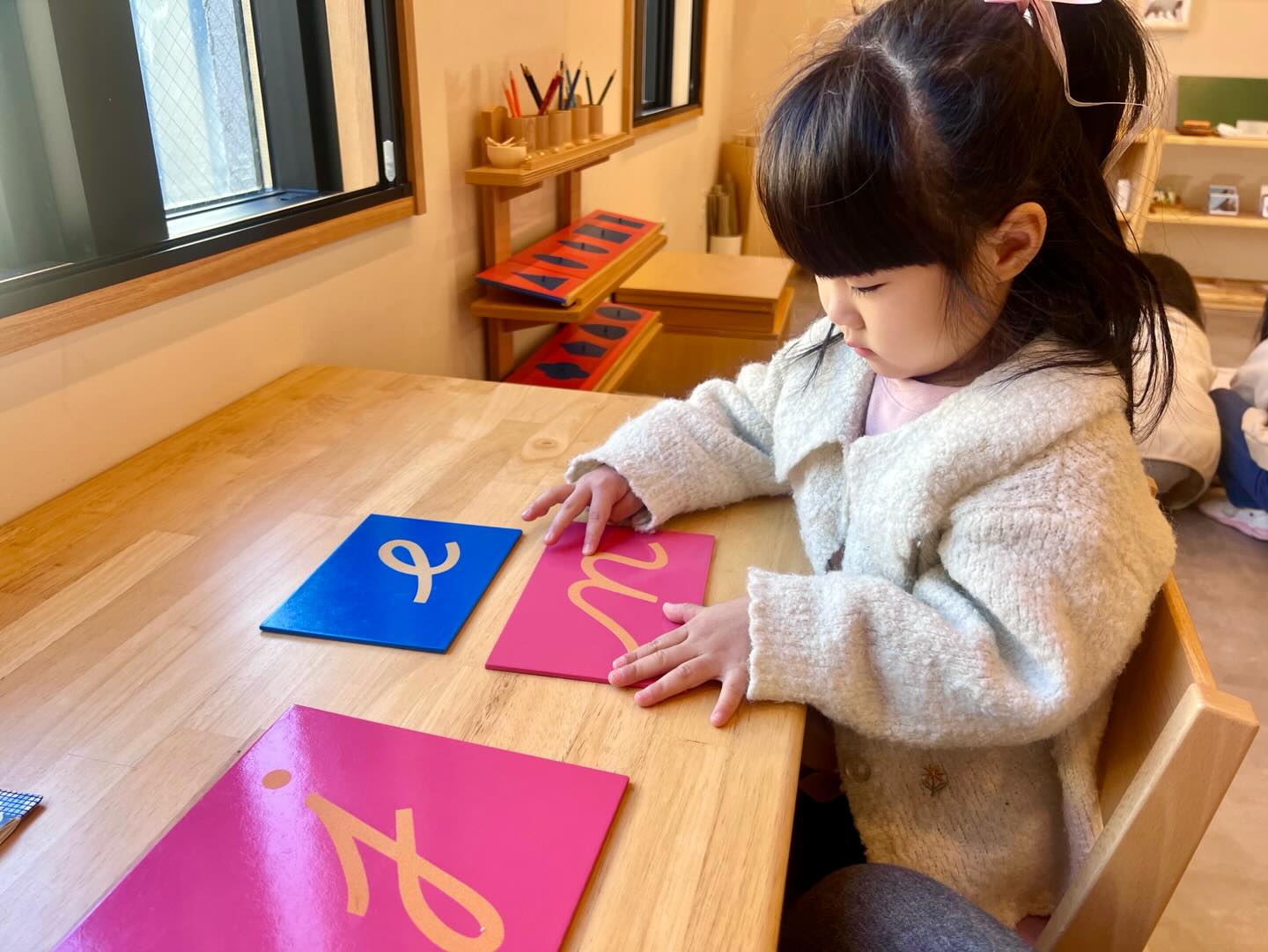 From enjoying rich conversations and reciting poems to feeling sandpaper letters, language is woven gently into everyday moments. ✨ Building vocabulary and confidence one word at a time.
Save for language inspiration!