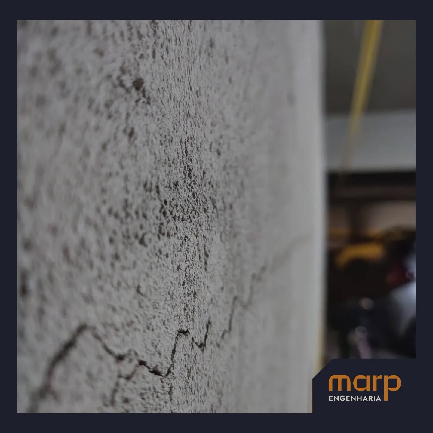 Durante a fase investigativa dos laudos, utilizamos ferramentas específicas para auxílio na medição de fissuras, trincas e/ou rachaduras, como paquímetros, ferramentas laser e fissurômetros, desse modo é possível monitorar o avanço das fissuras e trincas.
.
#engenhariacivil