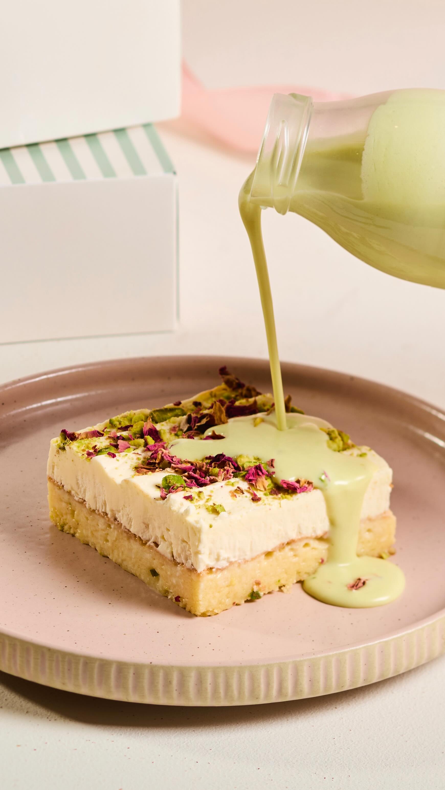 Our Milk Cakes, all served with sweet milk syrup 🤍
Lotus Biscoff | Saffron | Vanilla, Pistachio & Rose.
Which one are you ordering first? Tag who’s sharing.💕