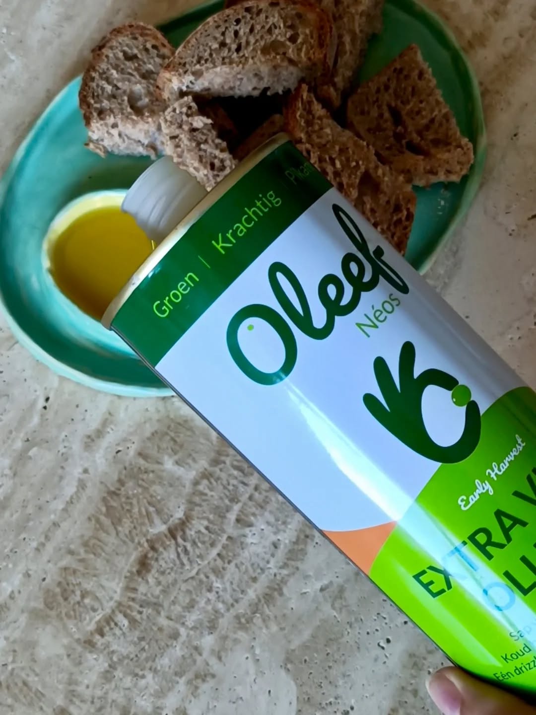 Oleef Néos. Vroeggeplukt. Groen, krachtig & pikant👌🏼. Durf jij de smaakexplosie aan?
#FoodieNL #extravierge #ExtraLekker #earlyharvest #OleefNéos