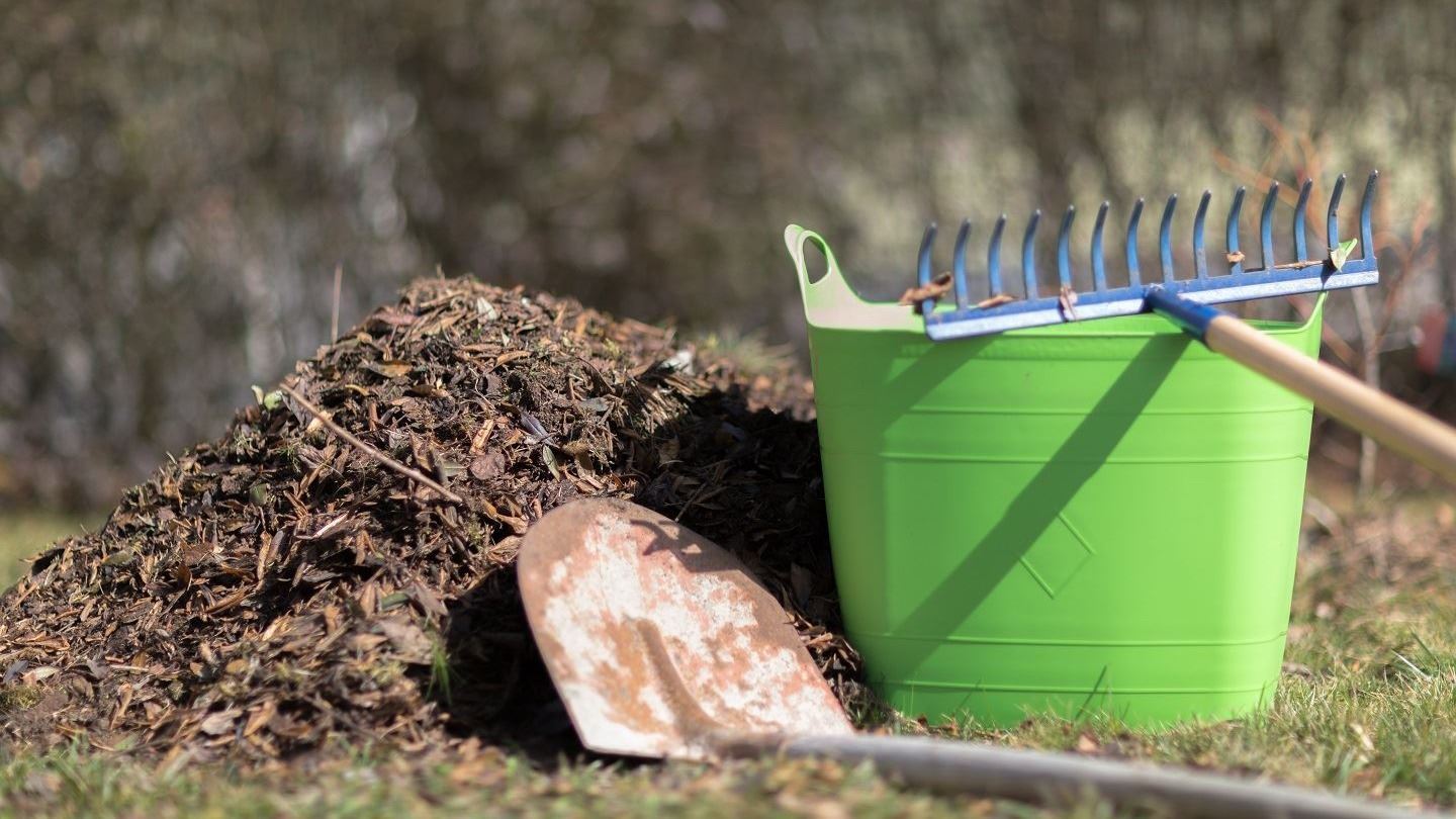 After all the spring clean-up, we can help you re-mulch everything and get your yard in tip-top shape!
https://rfr.bz/i5mq84t
#landscaping #lawncare #spring #summer #terrehaute https://rfr.bz/il66o2p