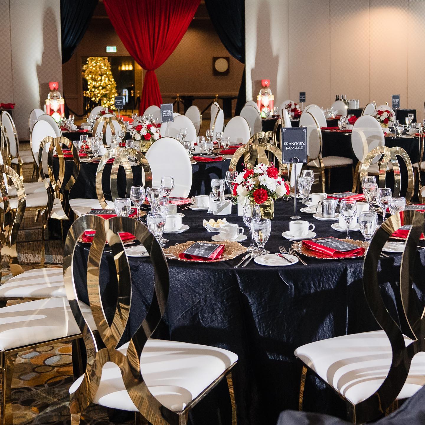 Creating unforgettable memories with unforgettable parties. The luxury experience at KIA Canada Holiday Gala. Design and production by Creative Event Solutions. Rentals by @detailzeventrental