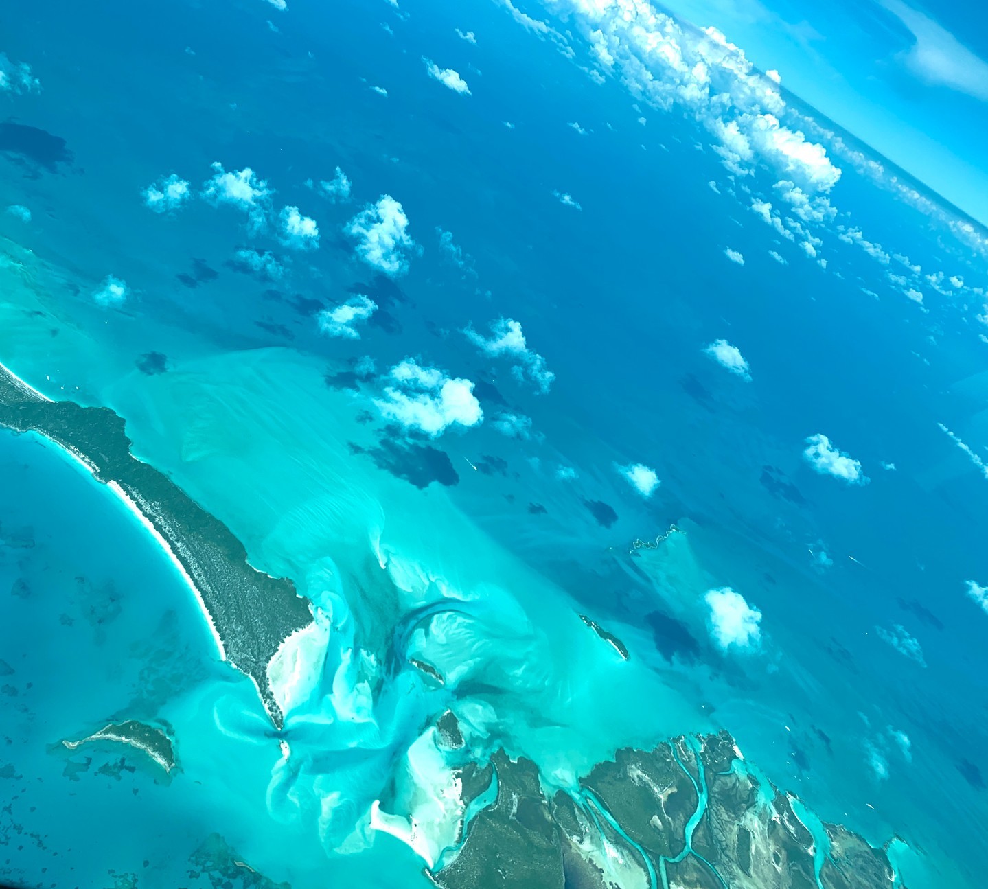 𝔹𝕀ℝ𝔻𝕊 𝔼𝕐𝔼 𝕍𝕀𝔼𝕎 of the beautiful Exumas! How does a place this gorgeous even exist?! Inquire today to see it with your own eyes 👀🌴🌊
*
*
*
*
*
#daycharter #bahamascharter #boatcharter #privatecharter #privatebeach #luxurycharter #travelbahamas #visitbahamas #daytrip #luxuryexcursion #customcharter #secludedbeach #secludedbeaches #oceanaddict #tropicalparadise #boatday #bestbeach #roseisland #thebahamas #bahamastravel