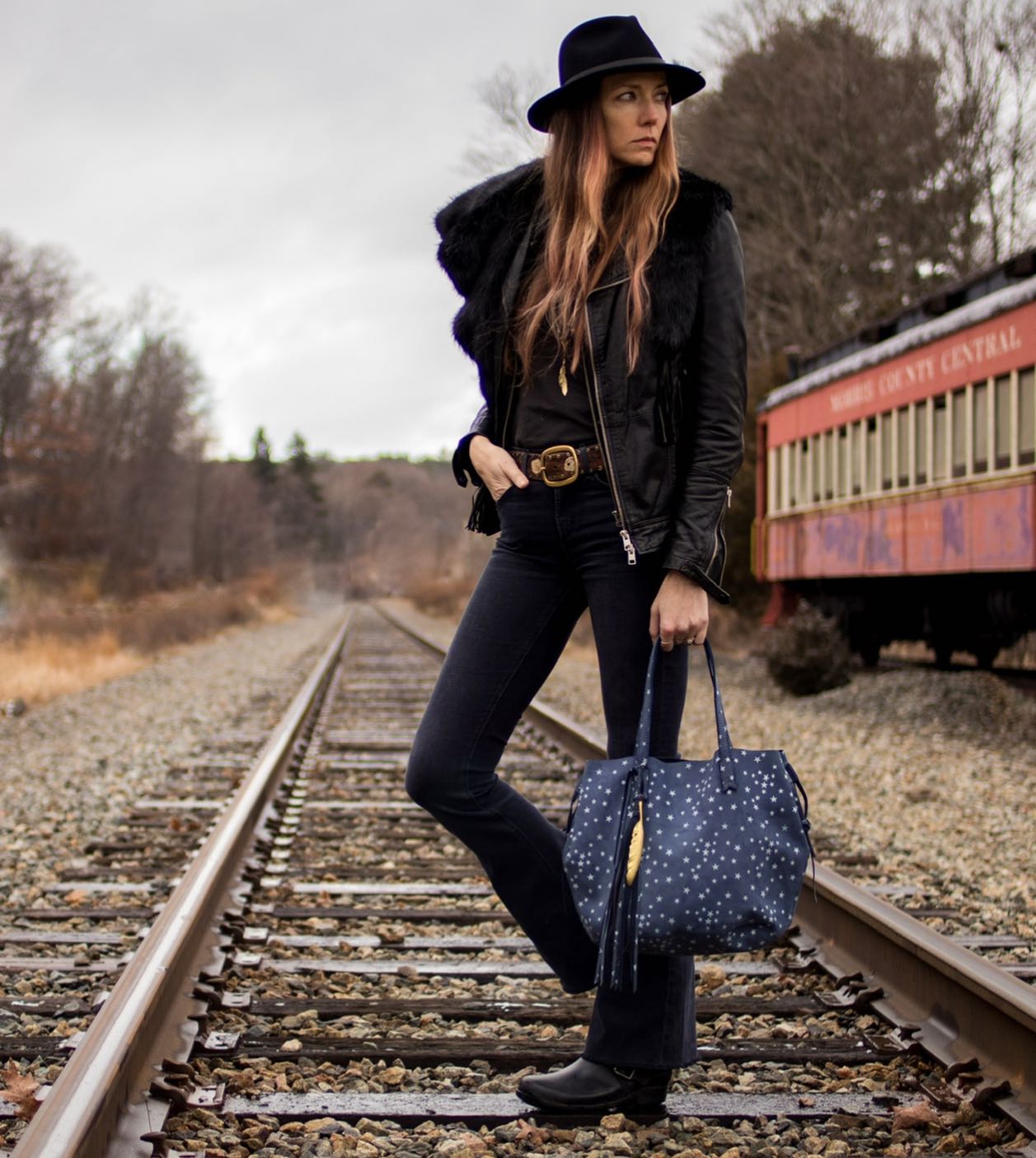 ✨Join the Tribe✨ our Tribe Tote in Navy Stars is on the site! Happy Wednesday Babes ⚡️#rockandstone #vixenstyle #goldenfeather #tote #leather #womenledbusiness