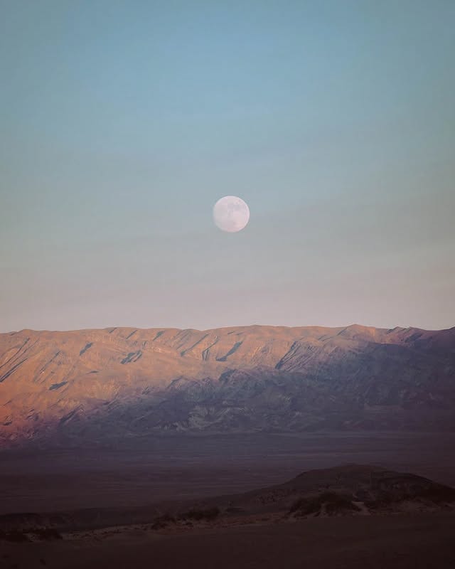 Phases of the day.
What's your favourite time to explore a new place:
🌕 early in the morning to catch the sunrise
🌑 late in the afternoon to watch the moon rise
#travel #culture #nomads #nomadsoforiginmagazine #nostalgia #nature #outdoortones #travelling #trailblazers #travelto #explore #wanderlust #travels #memories #summerlover #photooftheday #photography #outdoors