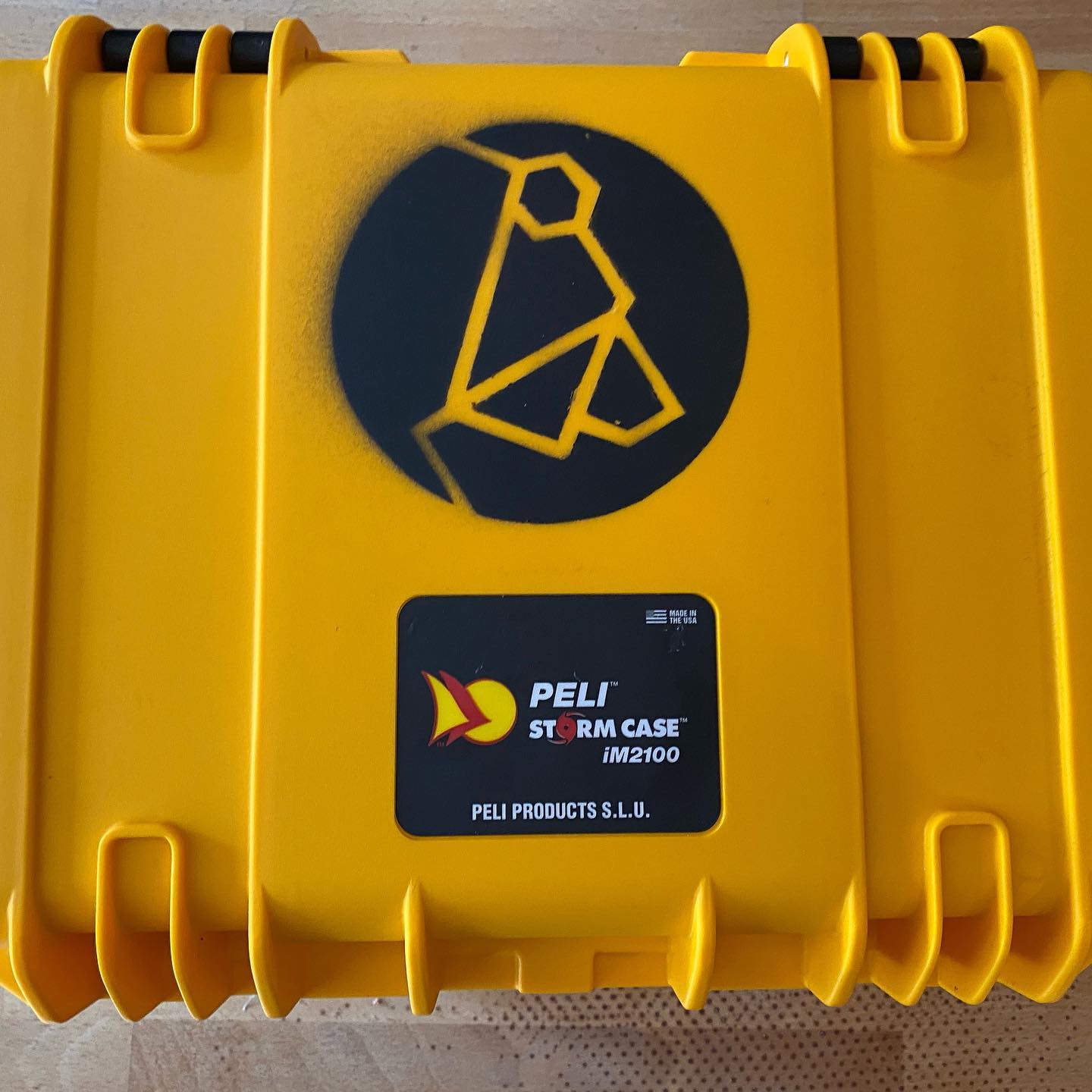 We’re launching a new project called Biome where we will be teaming up with some fantastic ecologists and zoologists to help draw attention and support to local and global wildlife issues and learn some fun things along the way!
🌿🌱🌳
Filmmaking is a very powerful tool and putting it in the right hands is essential. This box contains gear that knowledgable collaborators will use to tell important stories that need sharing, in order to create a better future for the planet.
🌎🌍🌏
Follow @biomebygrizzly for the latest updates!