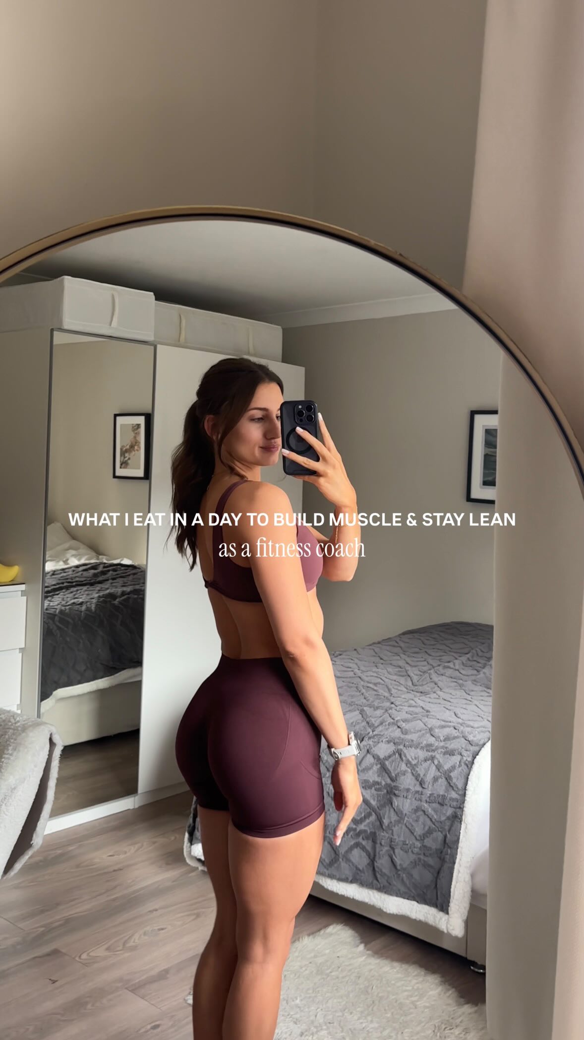 What I eat in a day to build muscle and stay lean as a fitness coach 🥚🥑🍴🥘
60 g whole Scottish oats, 1tbsp @pipandnut whole peanut butter, one square of 70% dark chocolate, blueberries, raspberries, Optimum Nutrition creatine, vitamin D and iron tablets, @mockingbirdrawpress raw press juice.
@feelreformed mocha
Three scrambled eggs made with a dash of milk, white sourdough toasted, chopped avocado, olive oil with a hint of chilli, and black pepper + Pipers crisps.
Chicken stew with dumplings & Reformed coffee with shortbread.
Throughout the day I drink 2 to 3 L of water and sometimes a protein shake after a strength workout.
#whatieatinadayrealistic #fitnesscoach #whatieattobuildmuscle #buildmuscle #staylean