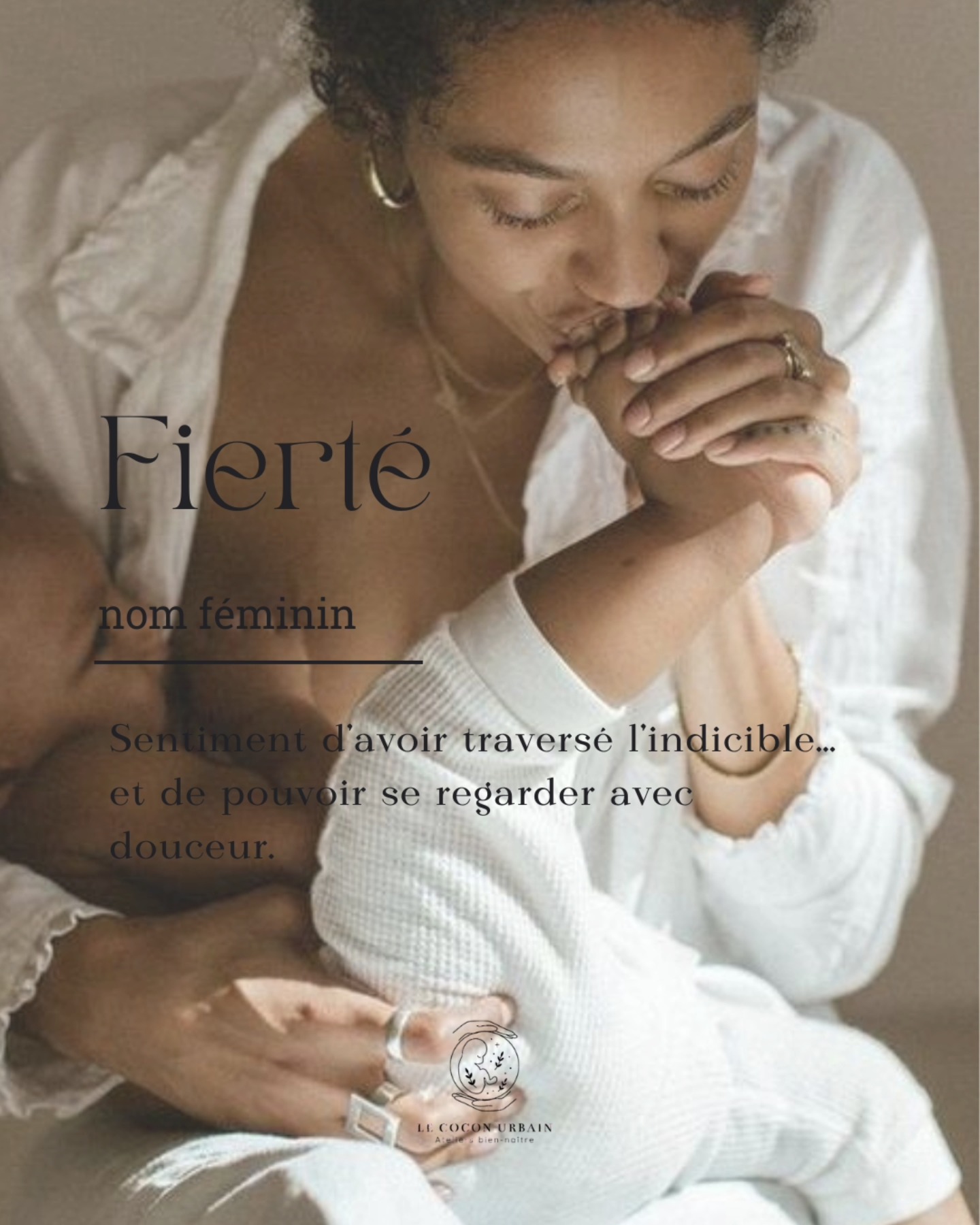 Tu t’es levée quand tu n’en pouvais plus.
Tu as bercé, nourri, soutenu, consolé, organisé, donné.
Tu as douté, pleuré… et tu es restée.
Tu as fait mille choses invisibles — et pourtant essentielles.
Et un jour, entre deux tempêtes,
tu te vois.
Et tu te dis : “J’ai tenu.”
Et c’est grand.
💛 Ce n’est pas de l’orgueil.
C’est de la fierté profonde.
De celle qui vient de l’intérieur, en silence, et qui mérite d’être reconnue.
💬 Tu t’es déjà sentie fière, discrètement ?
Tu peux partager ici. Ou juste mettre un 🌟
#postpartumréel #maternitésansjugement #mythespostpartum #PostPartum
#postnatal #maman #viedemaman #liendattachement #instinctmaternel #grossesse #accouchement #depressionpostpartum #babyblues #mumlife #mythe #injonction #chargementale #couple #parents #parentalite #strasbourg #culpabilite #matrescence #ambivalencematernelle #culpabilitematernelle #tabou