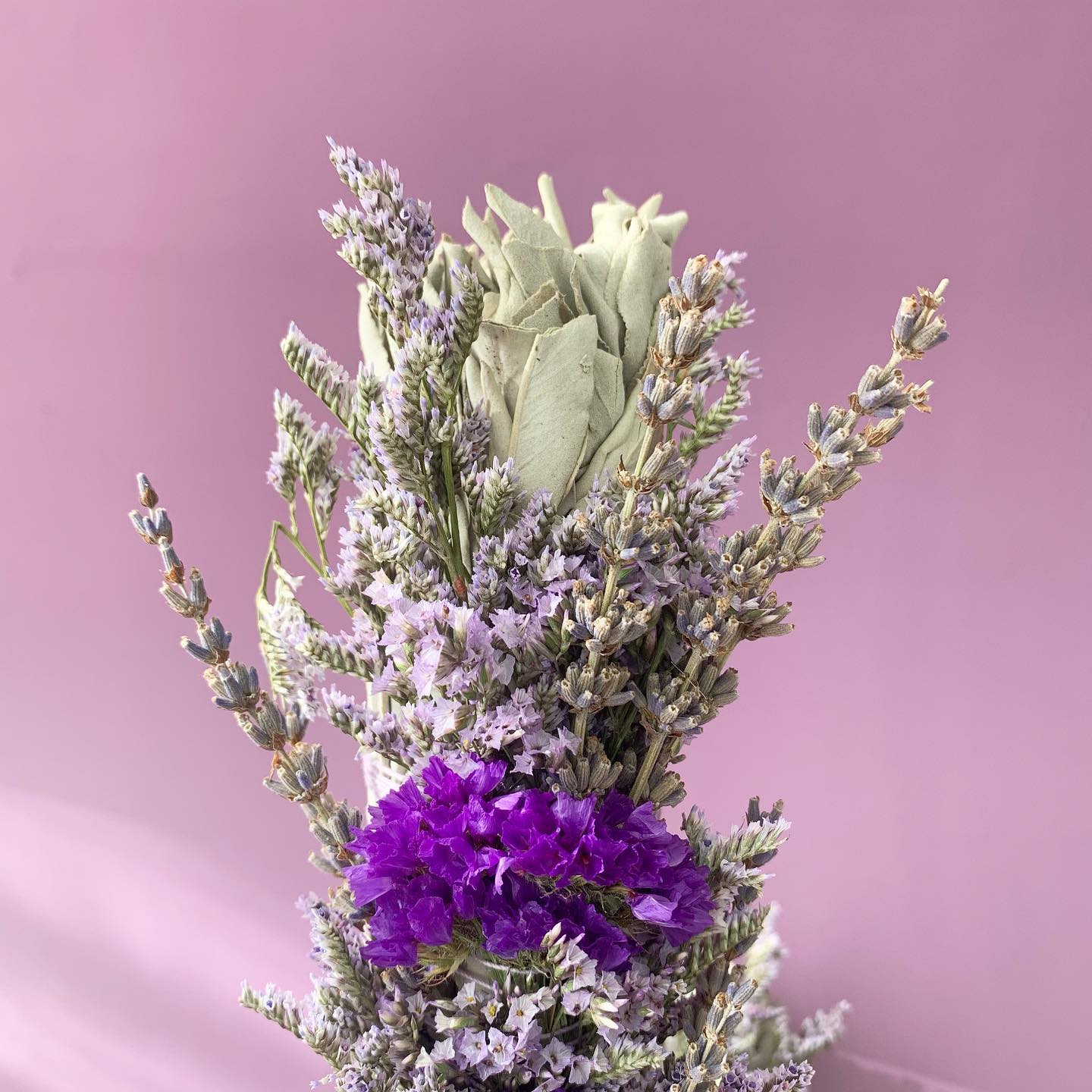 SMELL THE BLISS 🌿
Wrapped up in love and fragrance, our stunning XL bundles are flying off the shelves these days!
This gorgeous combo of sage, lavender, statice, limonium, and more will transport you to a field of serenity!
Trust us, you need this calming goodness in your life!
#lavenderlove #sagevibes #lavender #sagestick #cleanse #farmersmarket #botanicals #florals #driedflowers