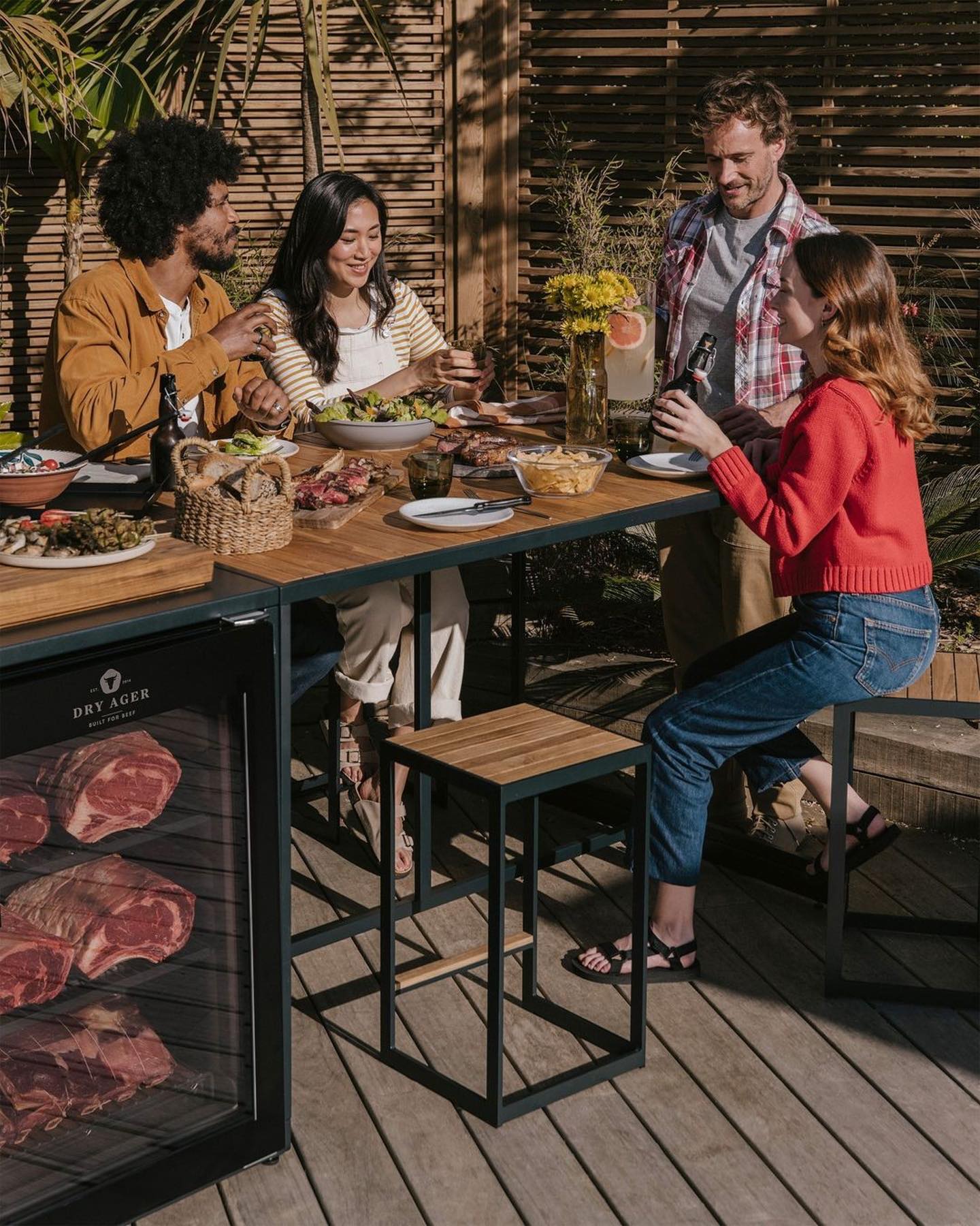 DRY AGING GENUSS! 🥩🌞
Es gibt nichts Besseres als einen Sommerabend mit Freunden im Garten, wenn das Wetter perfekt ist! 🌿✨ Heute werfen wir den Grill an, und unser dry-aged Fleisch steht bereit. Die Vorfreude auf diesen intensiven, einzigartigen Geschmack ist riesig! 🔥🍖
Gemeinsam lachen, tolle Gespräche führen, die Sonne und eines der besten Fleischstücke geniessen! 🍻🌞🥂
Was grillt ihr am liebsten, wenn Freunde zu Besuch sind und es dry-aged Köstlichkeiten gibt? Teilt eure Tipps und Grillgeheimnisse mit uns! 🤗👇
#dryager #dryagerlove #dryaged #smartaging #meat #beef #meatlover #meatlovers #meatlove #chefstalk #outdoorkitchen #outdoordesign #outdoorspace #outdoorinspiration #outdoorentertainment #outdoorcooking #grillmaster #bbq #bbqlovers #BBQSeason #DryAger #SteakPerfection #Grilltime #bbq #bbqlife #passion
Reposted from: @dryager