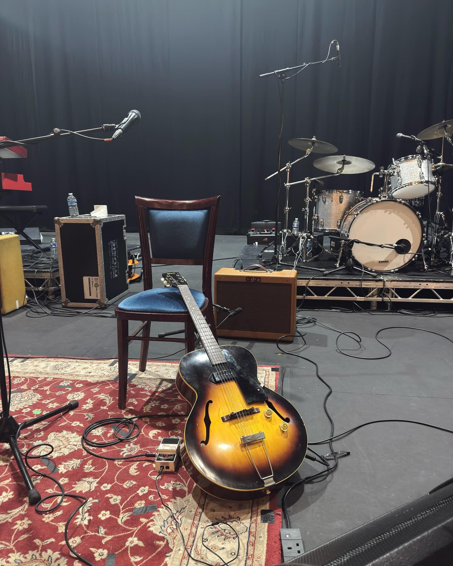 All sound checked and ready to go at The Buxton Opera House for night 2 opening for @joanneshawtaylor! What a gorgeous room
#blues #soul #jazz #joanneshawtaylor #connorselby