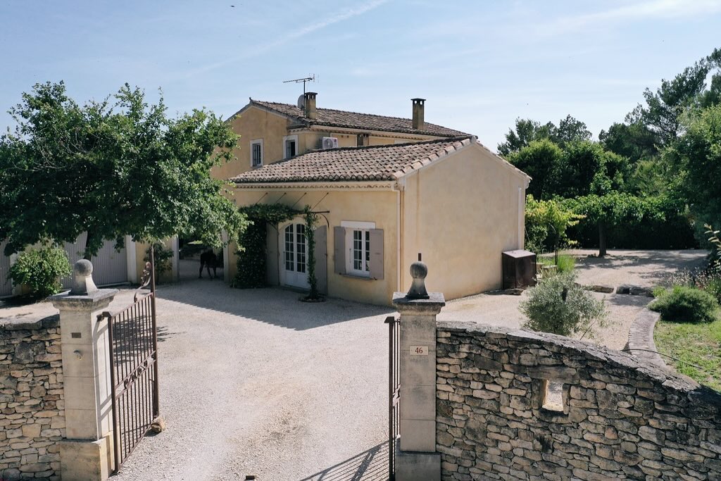 🇬🇧 Escape to Villa Azul💧, a romantic retreat in Roussillon. Set amidst ochre cliffs and lavender fields, this charming haven offers sunlit terraces and a sparkling pool. Perfect for a tranquil getaway. 🌞💧
🇫🇷 Évadez-vous à Villa Azul, un refuge romantique à Roussillon. Niché parmi les falaises ocres et les champs de lavande, ce havre charmant offre des terrasses ensoleillées et une piscine étincelante. Parfait pour une escapade tranquille. 🌞💧
#VillaSoleil
#france
#romanticgetaway
#southoffrance
#provence
#frenchriviera
#travelfrance
#visitfrance
#mediterraneanescape
#provencealpescotedazur
#francetravel
#explorefrance
#frenchgetaway
#francetourism
#holidayinfrance
#francevacations
#DiscoverFrance
#beautifulfrance
#charmingfrance
#frenchcountryside