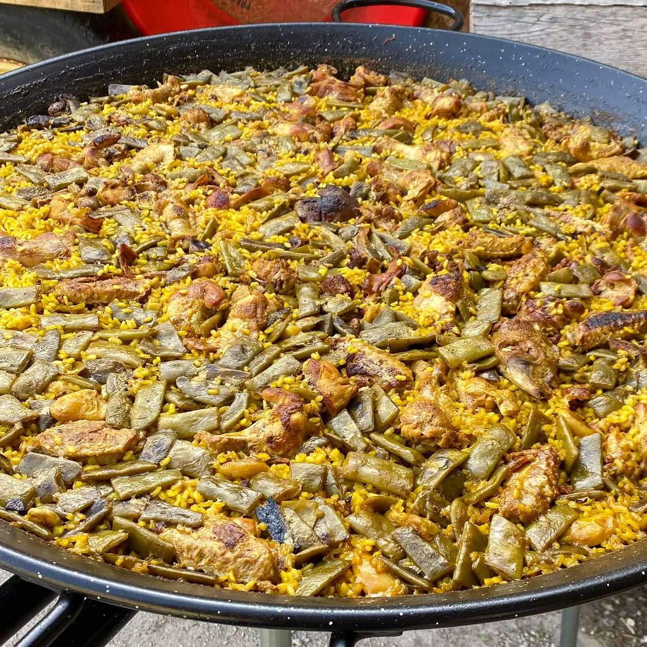 ¡¡ PLANAZO de domingo en el #VALLEDEARAN !!💥Mañana y cada domingo dia de paella valenciana!!! 💥Las mejores del mundo... ven a pasar al dia al #campingartigane a probarla 🤤🤤 y bañate en nuestra piscina! 🏊♂️🌻🍸
#valdaran #vallederan #arros #baqueira #tourism #pyreenes #mountain #occitania #campinglife #camping #camperlife #camperlifestyle #campervan #baqueira
