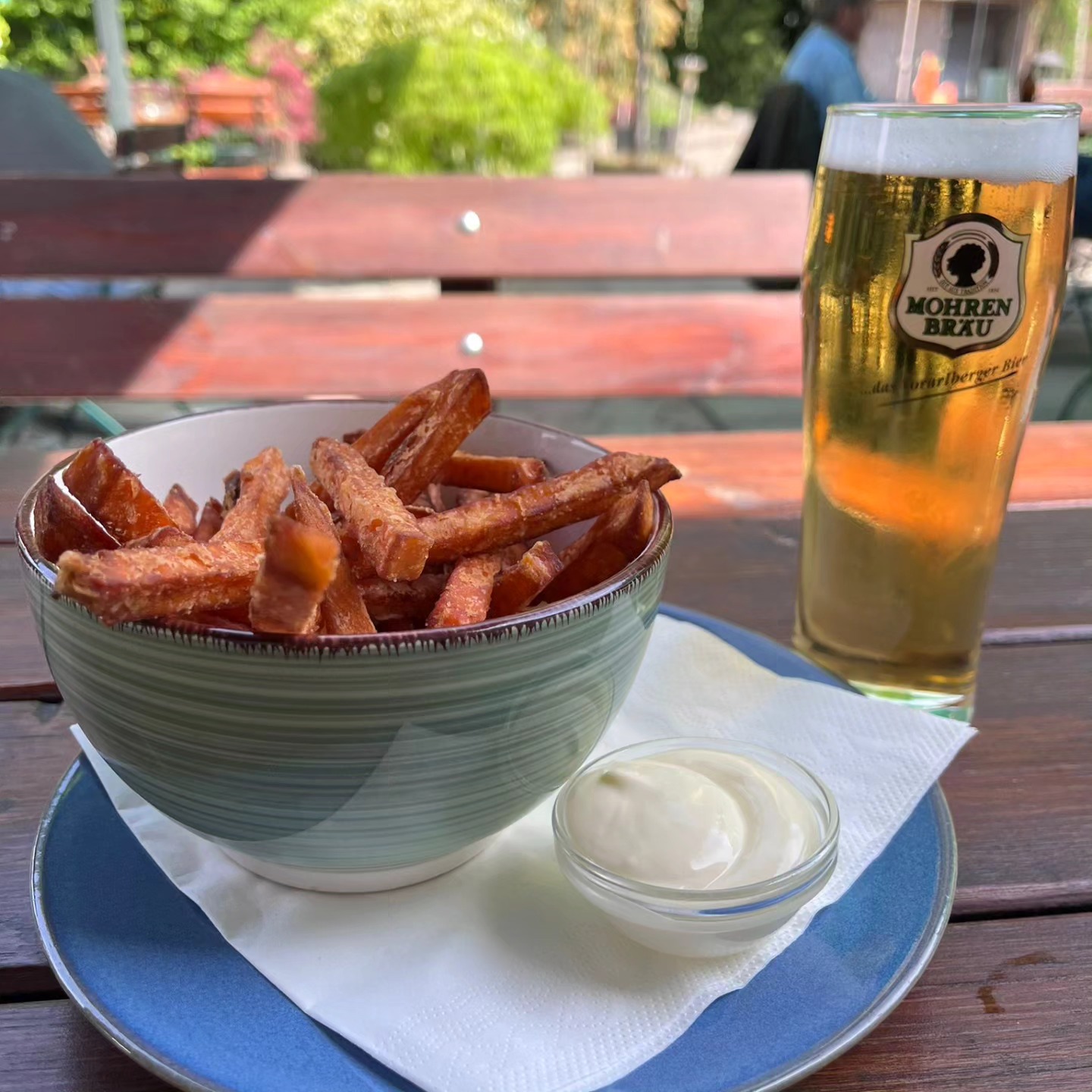 Das Helli's Team wünscht euch einen wunderschönen Sonntag!