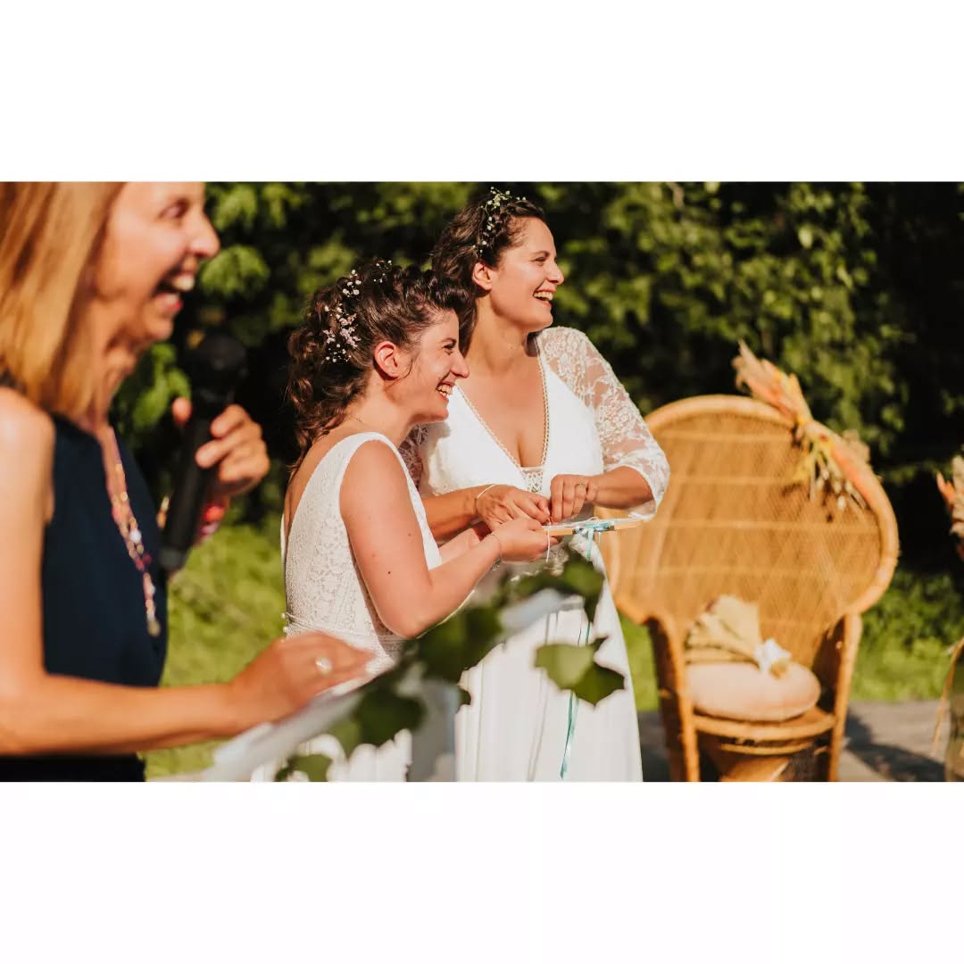 Cérémonie laïque, entre rires et émotion
.
.
.
@aucoeurdudomaine
#ceremonielaique #ceremonielaïque #ceremoniemariage #mariage #photographemariage #emotions #souvenirs