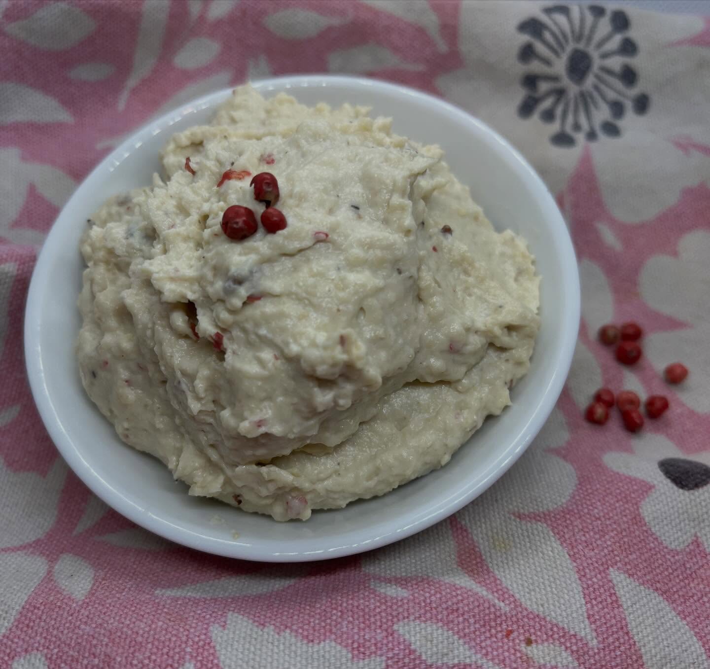 Trying out a nut cheese recipe, this is cashew nut cheese with a bit of pink peppercorn.
Useful if you want to eat nuts but donât want hard ones as youâre worried about your teeth (like my parents), and itâs a nice protein based vegan option too, and suitable if youâre dairy free.
#nutcheese #dairyfree #vegan #inthekitchen