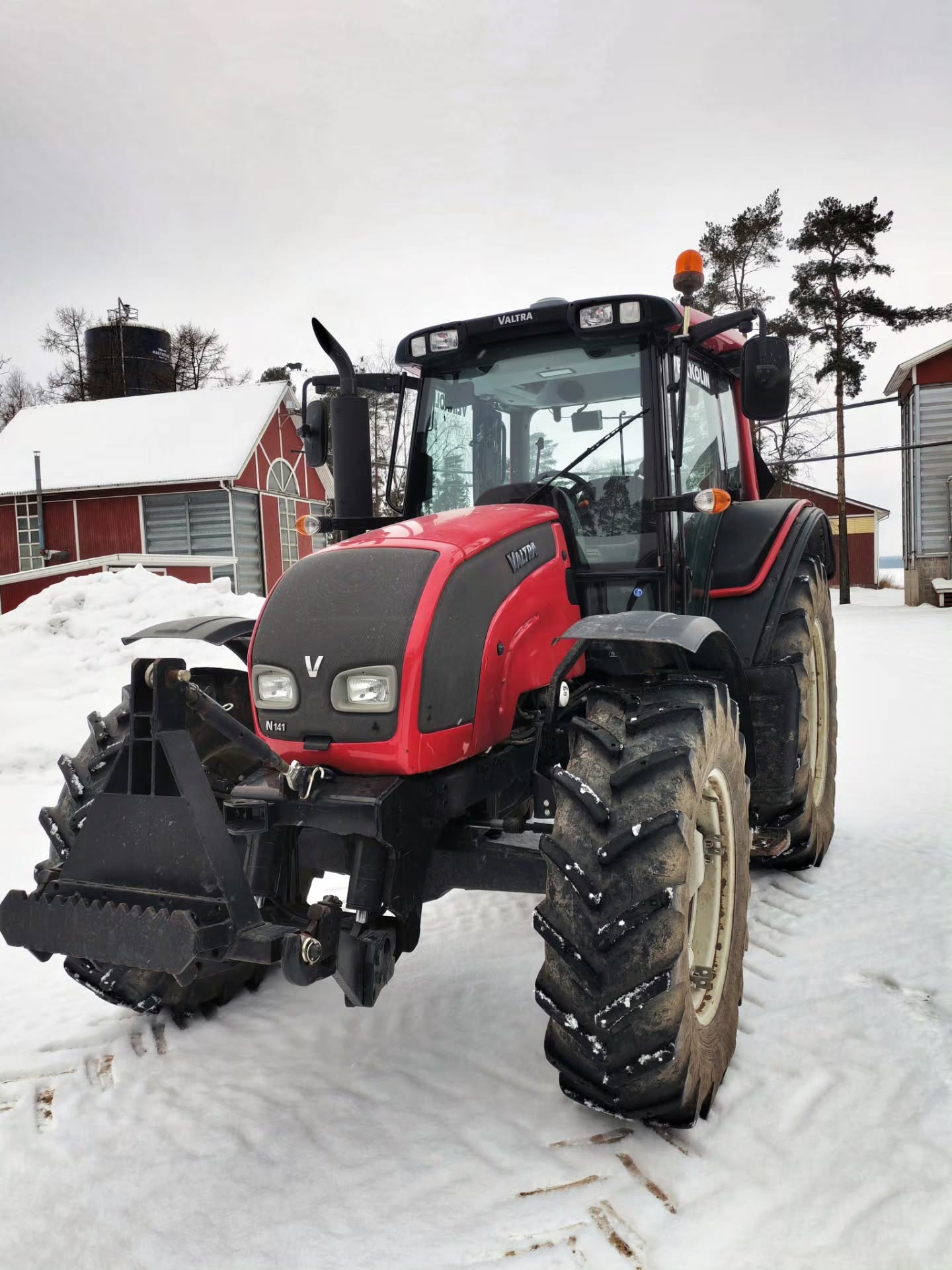 Asiakkaalle toimitettiin tänään EFIX eSteer 20 ohjaus asennettuna! 🤩 Jaakko asensi automaattiohjauksen tiloissaan Somerolla. Tulevalla kasvukaudella hommat jatkuu vähän tarkemmin. 💪
#efixag #agronav #valtra #esteer20 #täsmäviljely