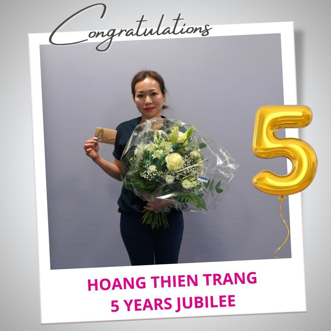 Hoang Thien Trang feiert ihr 5. Jubiläum bei der Feller Pivotages SA. Herzliche Gratulation! 🎂🎉
Hoang Thien Trang célèbre son 5ᵉ anniversaire chez Feller Pivotages SA. Sincères félicitations ! 🎂🎉
"Ich bin sehr glücklich, dass ich die Möglichkeit habe, bereits 5 wundervolle Jahre bei Feller Pivotages SA zu arbeiten und freue mich auf eine weiterhin gute Zusammenarbeit. Vielen Dank an das ganze Team.
Thanks / Arigato / Cảm ơn / Danke vielmals"
#fellerpivotagessa #jubiläum #jubilee #anniversary #5years #watchindustry #component #watchcomponent #swisscomponent #celebration #dankbar