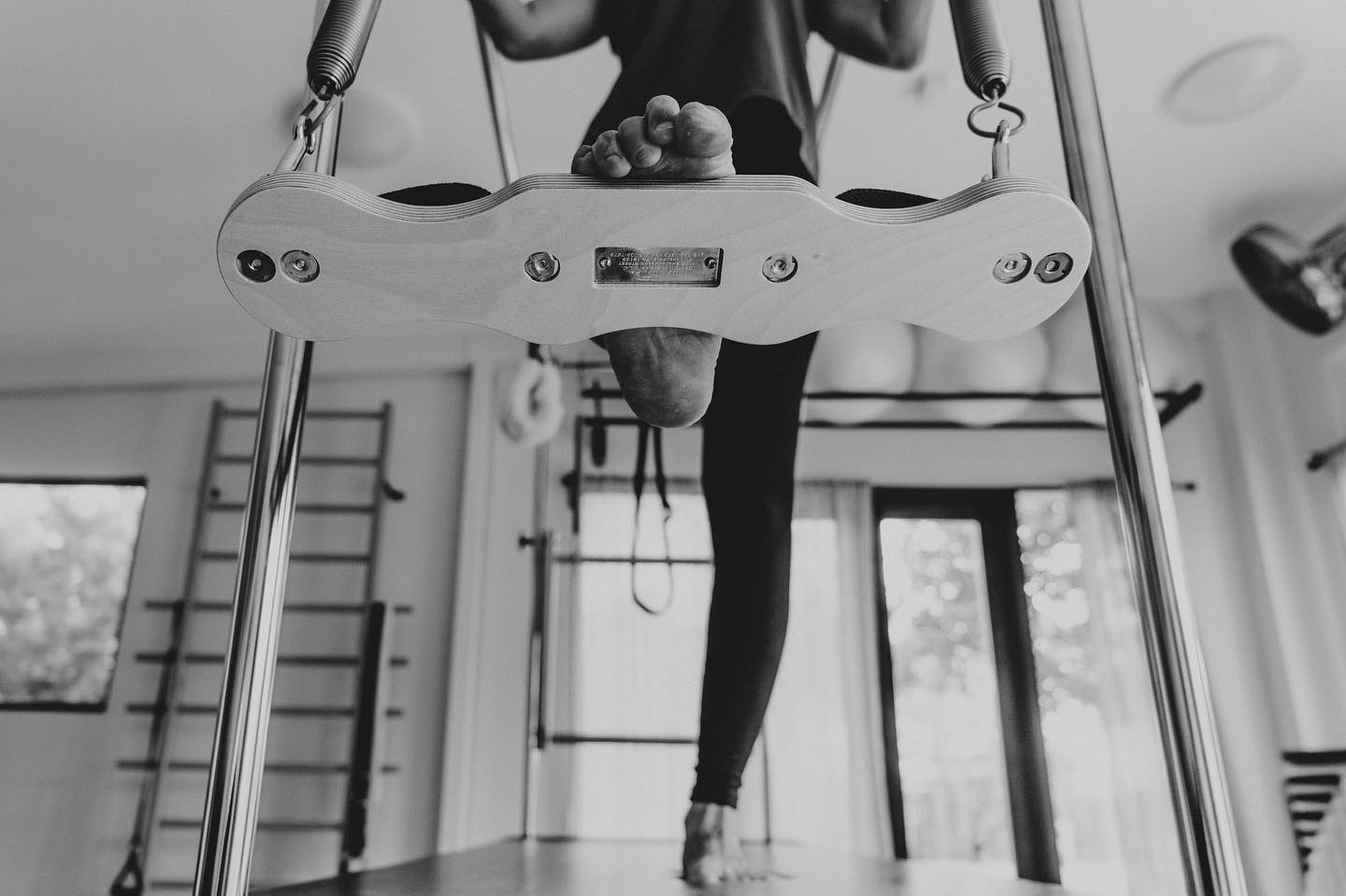 “If you want to find a better path, you have to be willing to explore a different path. Thats sounds simple, but how often do you try something different?”
~ James Clear
#pilatesandmovement #pilatesandmovementsunshinecoast #pilatessunshinecoast #sunshinecoastpilates #sunshinecoastpilatesstudio #movesunshinecoast #sunshinecoasthealth #sunshinecoasthealthandfitness #pilates #airplaneboard #trapezetable #pilatescadillac